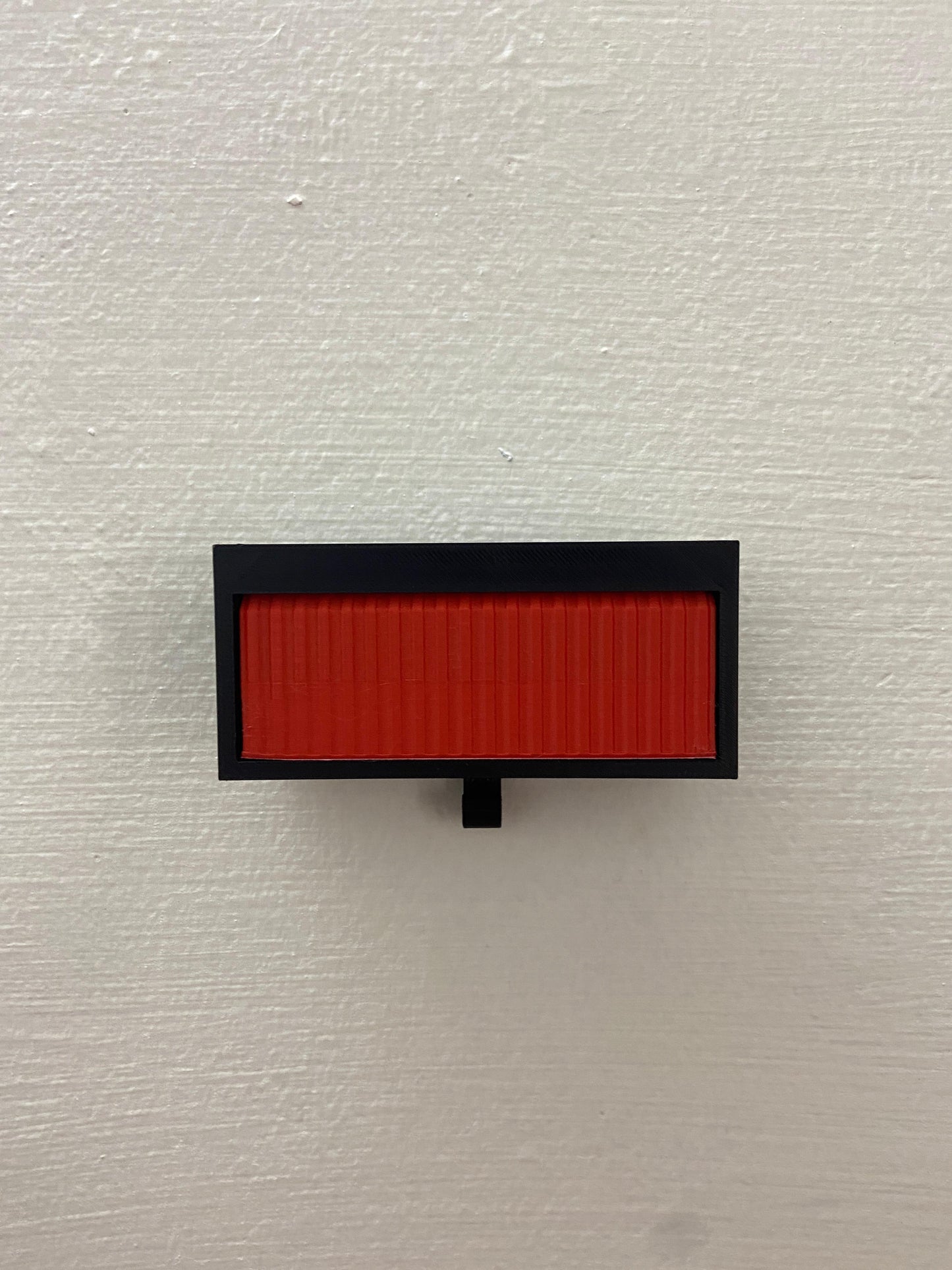 3D PRINTED GARAGE KEY HOLDER WITH OPENABLE DOOR - BLACK/RED - Its Fun- Hot wheels - matchbox - diecast