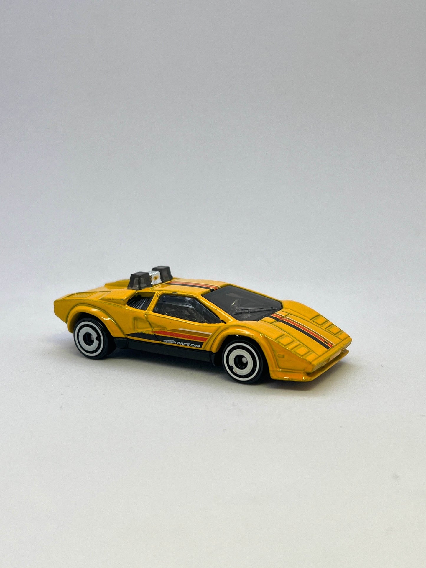 UNCARDED - HOT WHEELS - LAMBORGHINI COUNTACH PACE CAR - Its Fun