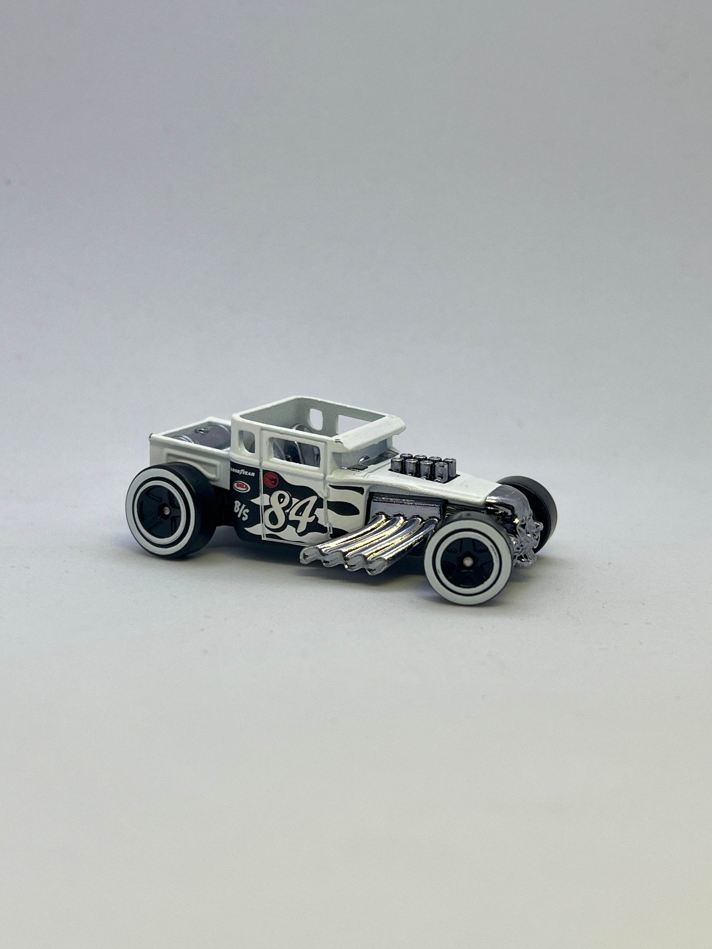 UNCARDED - HOT WHEELS - TREASURE HUNT - BONE SHAKER - Its Fun