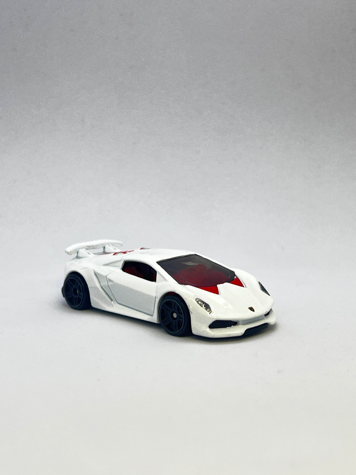 UNCARDED - HOT WHEELS - LAMBORGHINI SESTO ELEMENTO - Its Fun