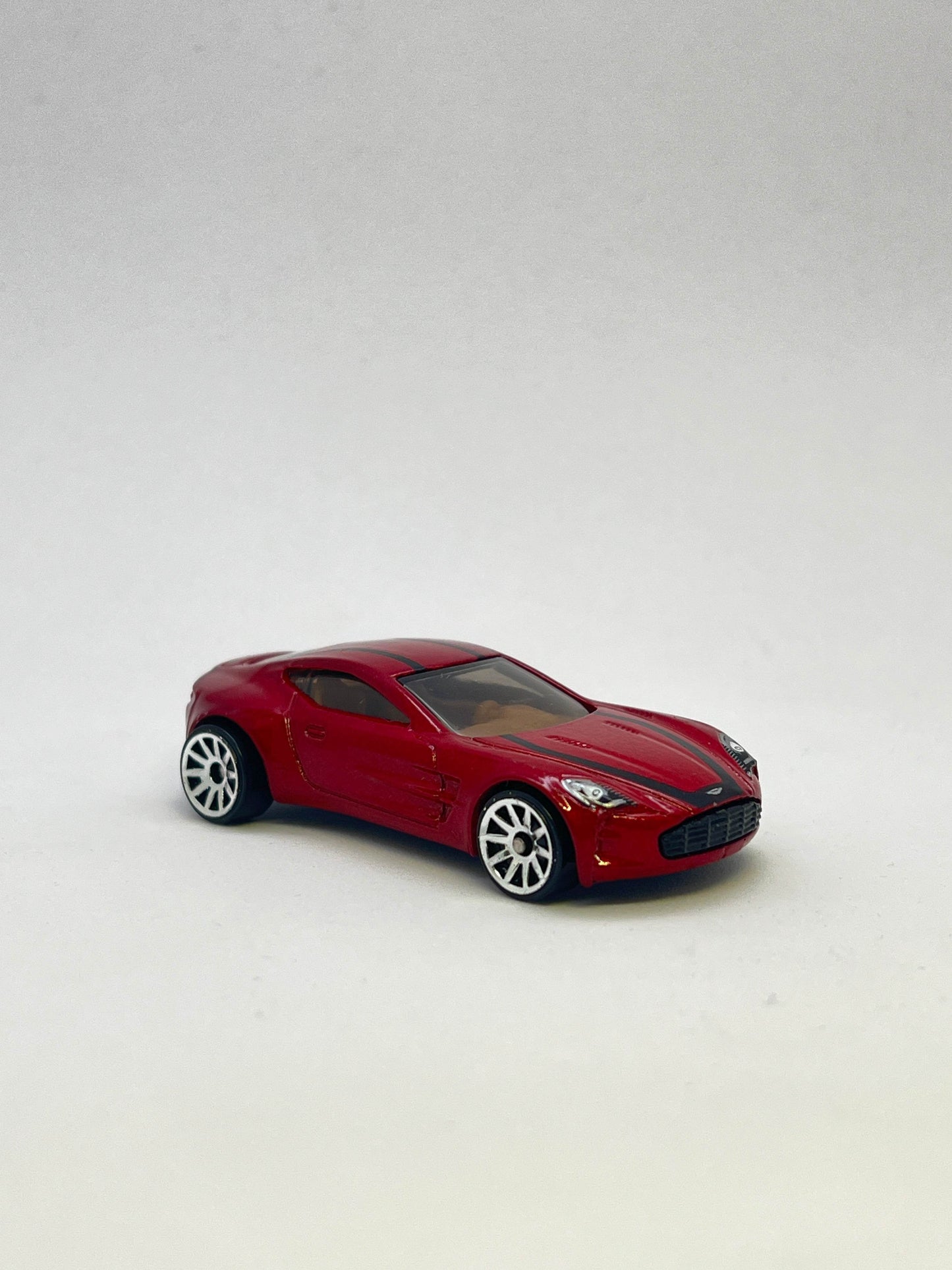 UNCARDED - HOT WHEELS - ASTON MARTIN ONE-77 - Its Fun