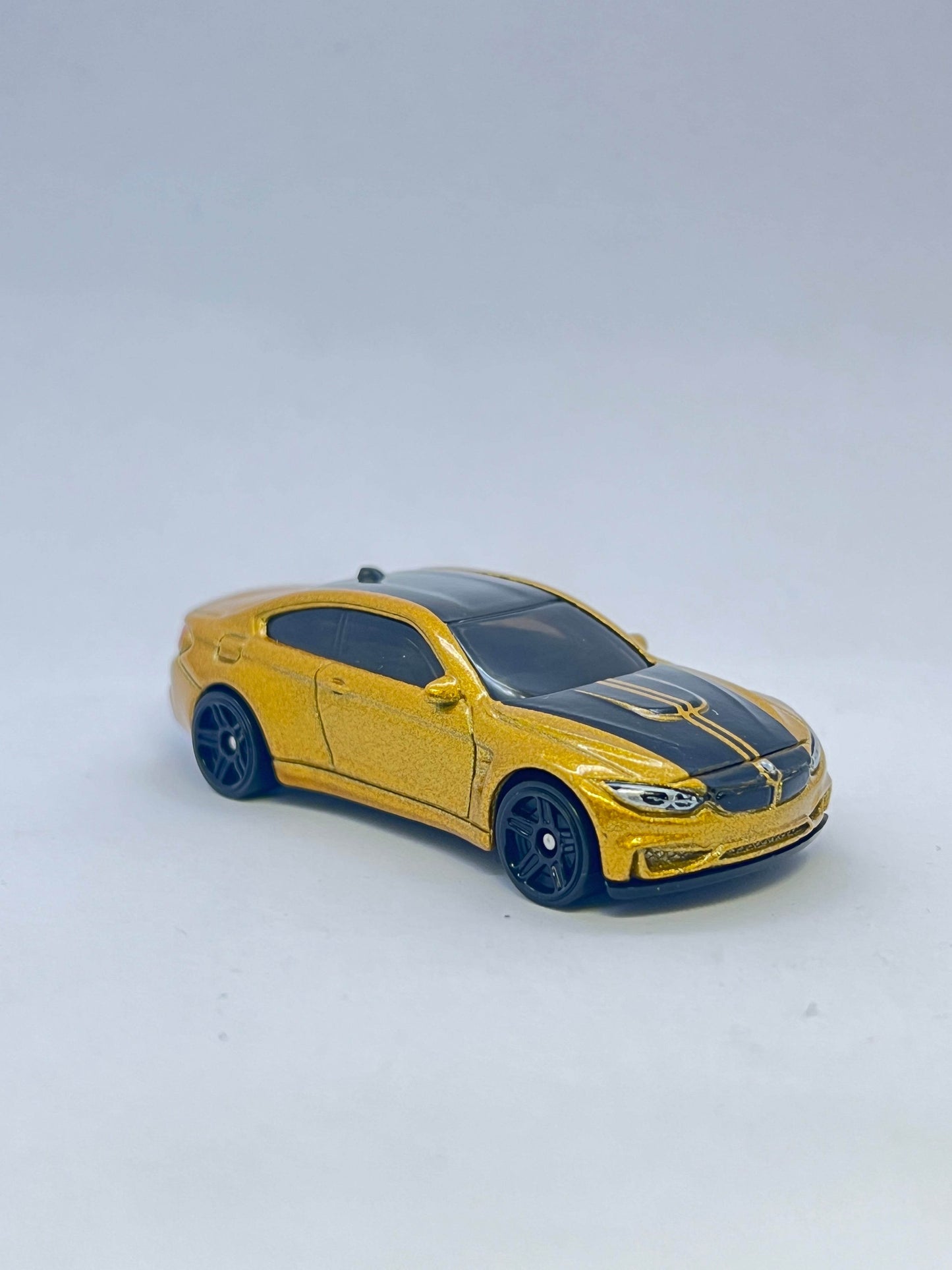 UNCARDED - HOT WHEELS - BMW M4 - GOLD COLOR - Its Fun
