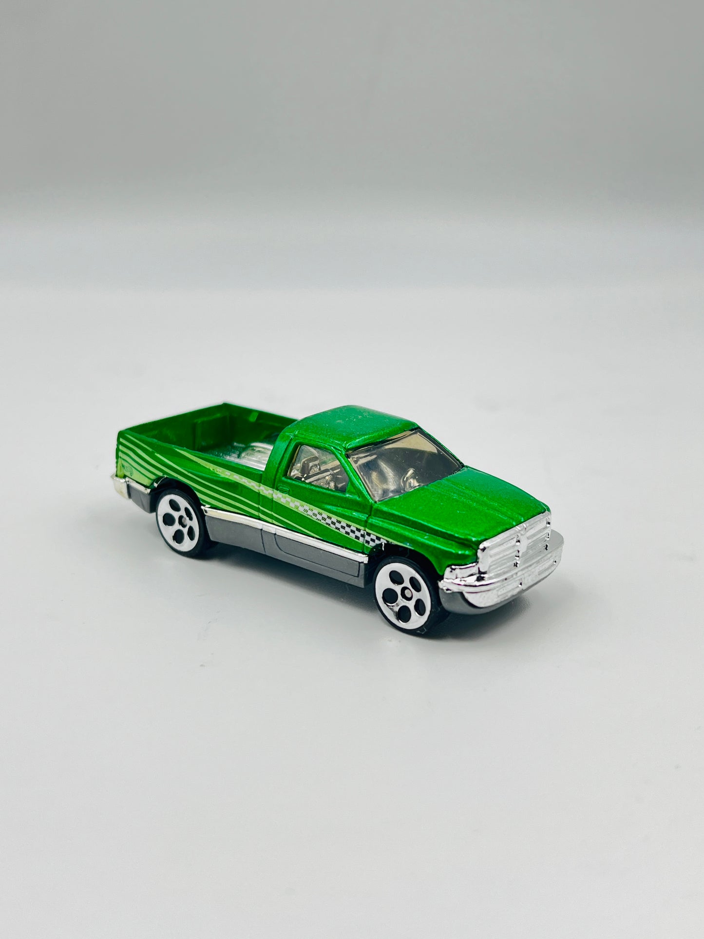 UNCARDED - DODGE RAM 1500 - GREEN