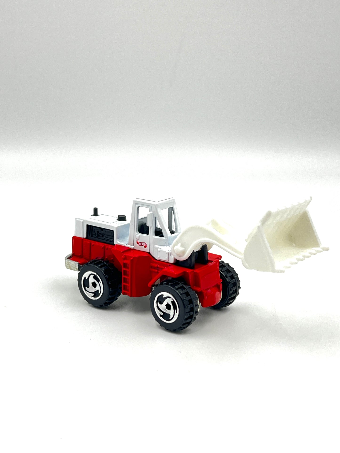 UNCARDED - WHEEL LOADER (METAL BODY, METAL BASE)