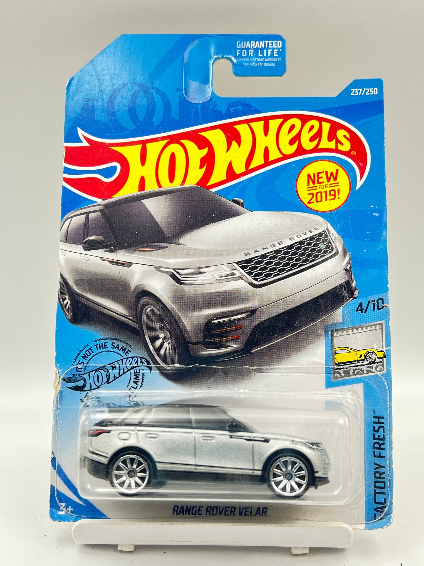 MILD CARD DAMAGE - IMPORTED - HOT WHEELS - RANGE ROVER VELAR - SILVER - 4F