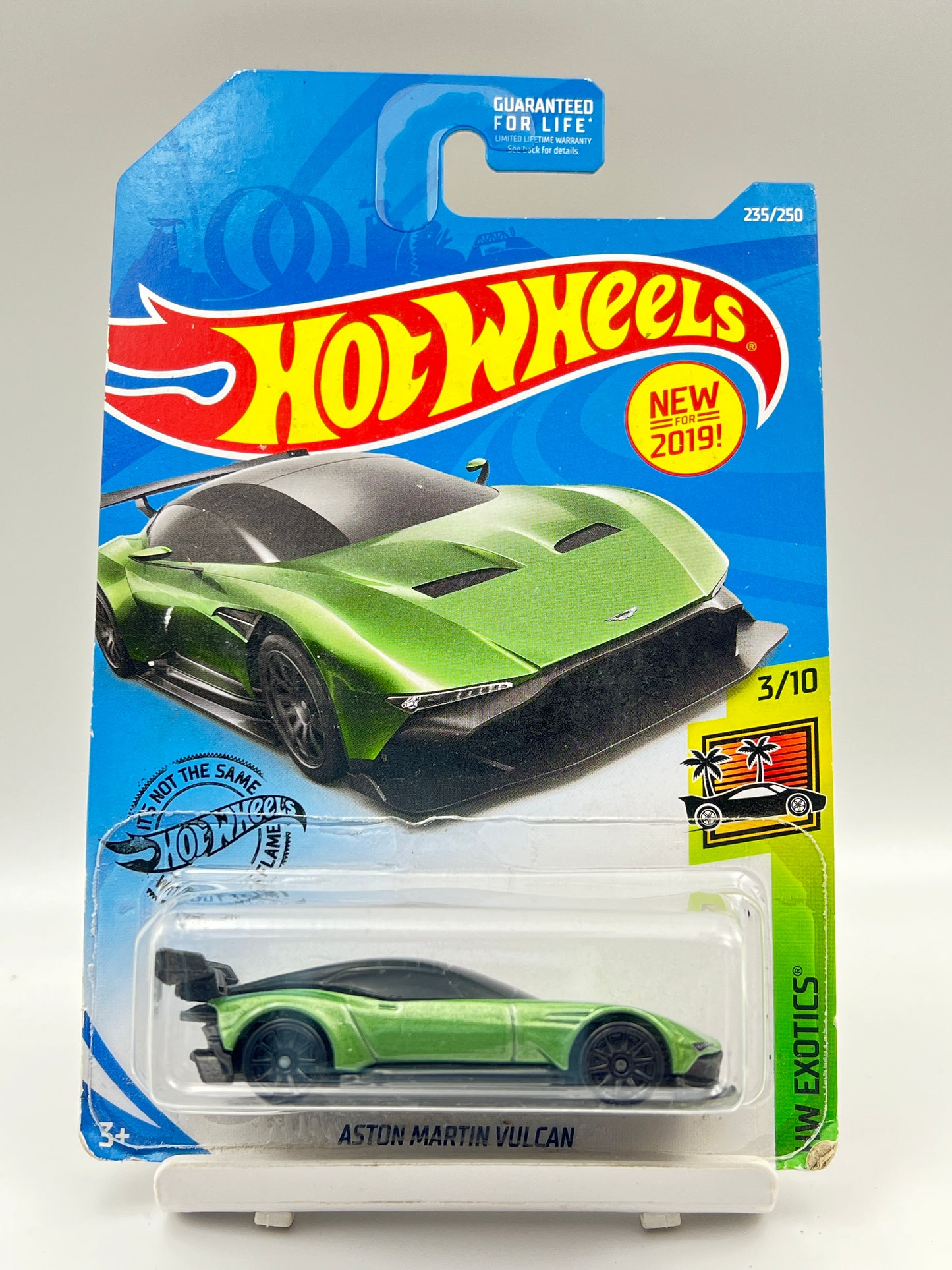 SOFT CORNERS - IMPORTED - HOT WHEELS - ASTON MARTIN VULCAN - GREEN - 4E
