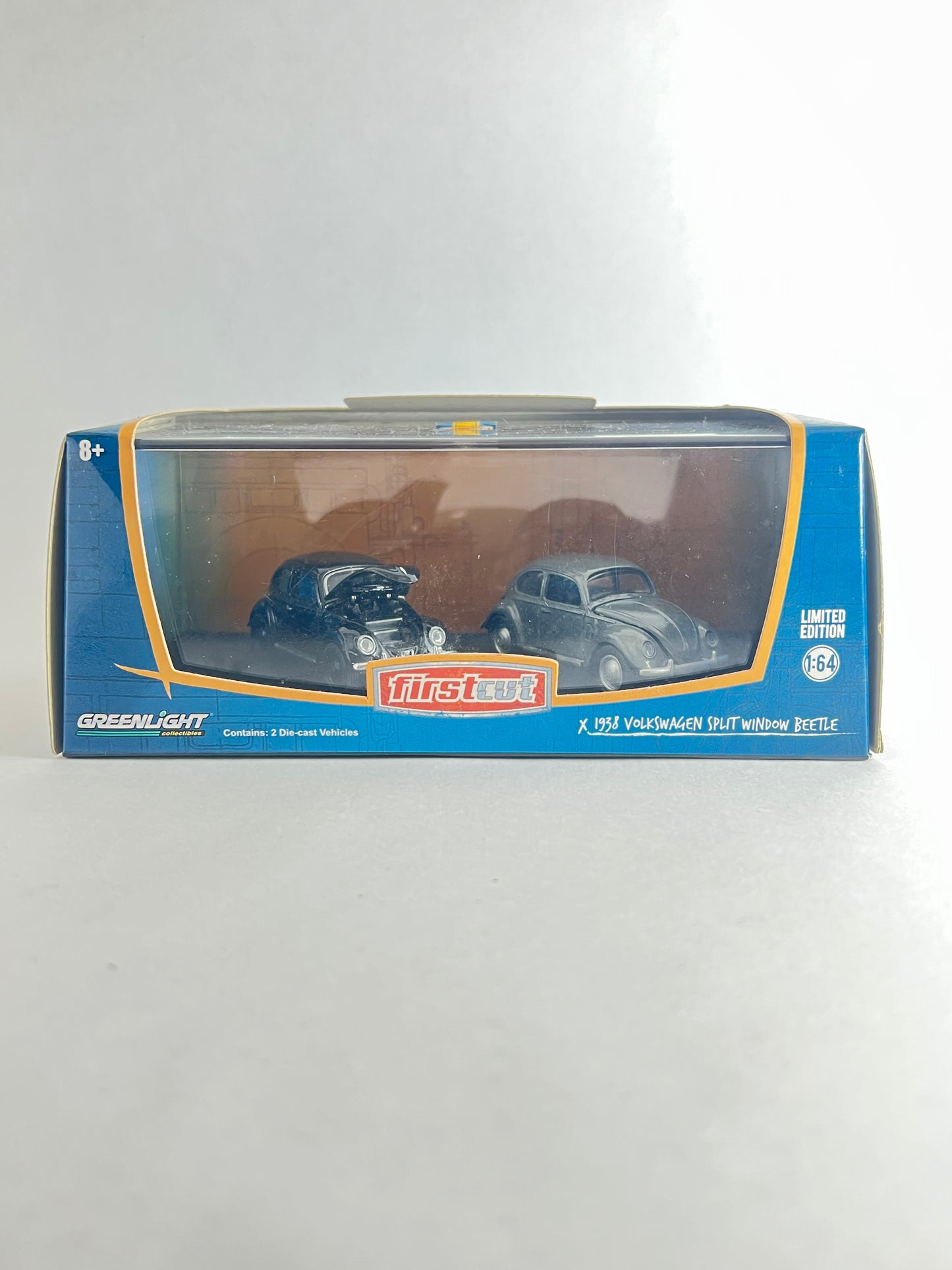 GREENLIGHT - 1938 VOLKSWAGEN SPLIT WINDOW BEETLE -WITH LEATHER BASE SEALED - ZX4