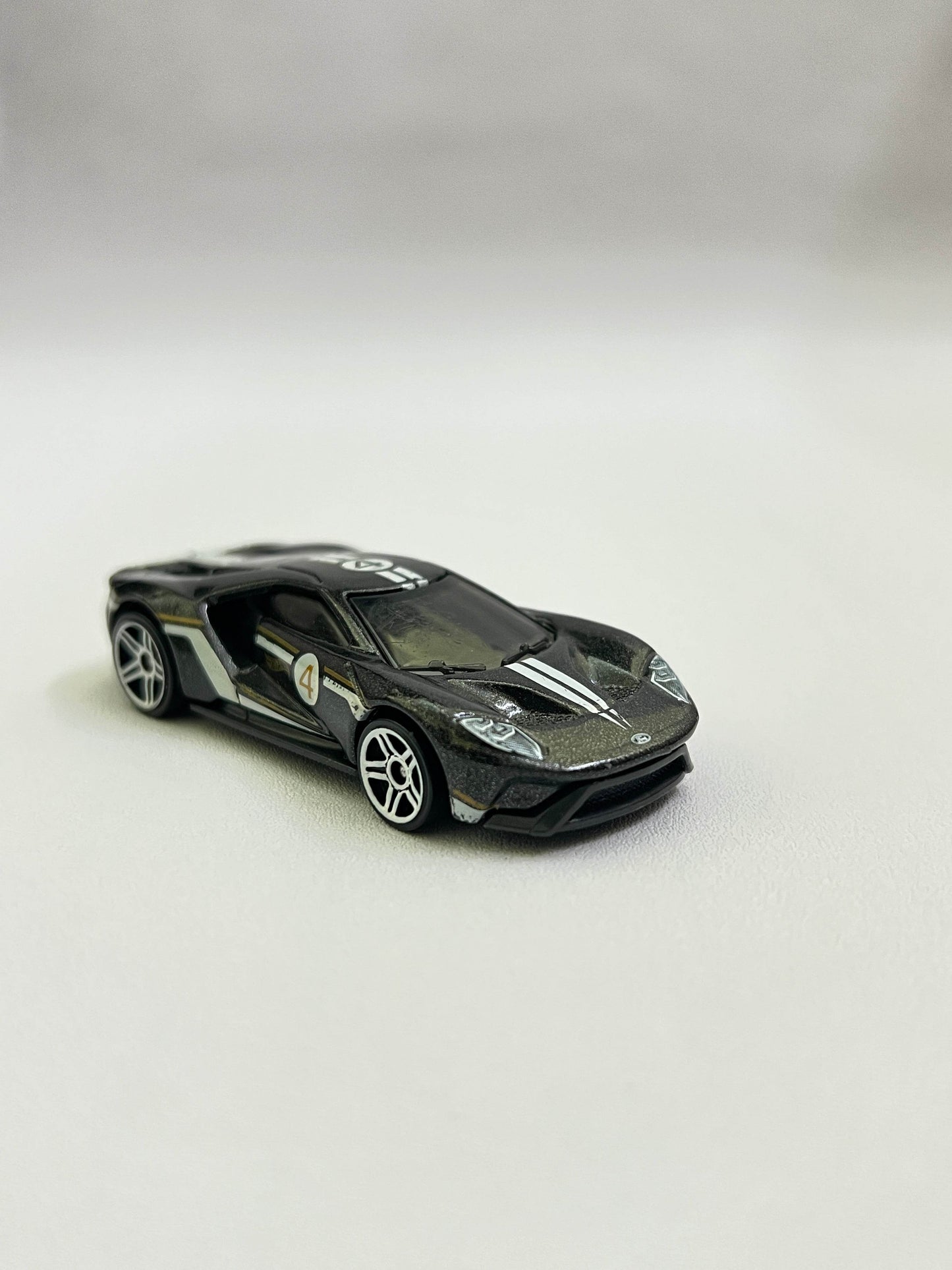 UNCARDED - MINOR PAINT ISSUE - 17 FORD GT - BLACK - Its Fun