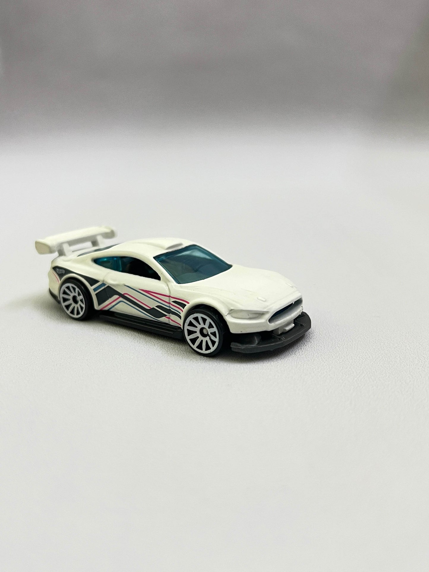 UNCARDED - CUSTOM 18 FORD MUSTANG GT - Its Fun