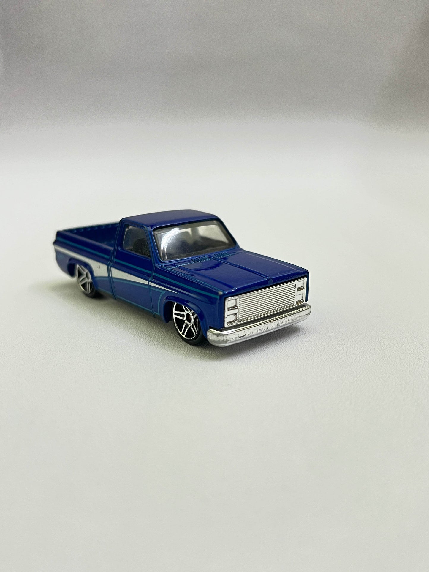 UNCARDED - 83 CHEVY - Its Fun