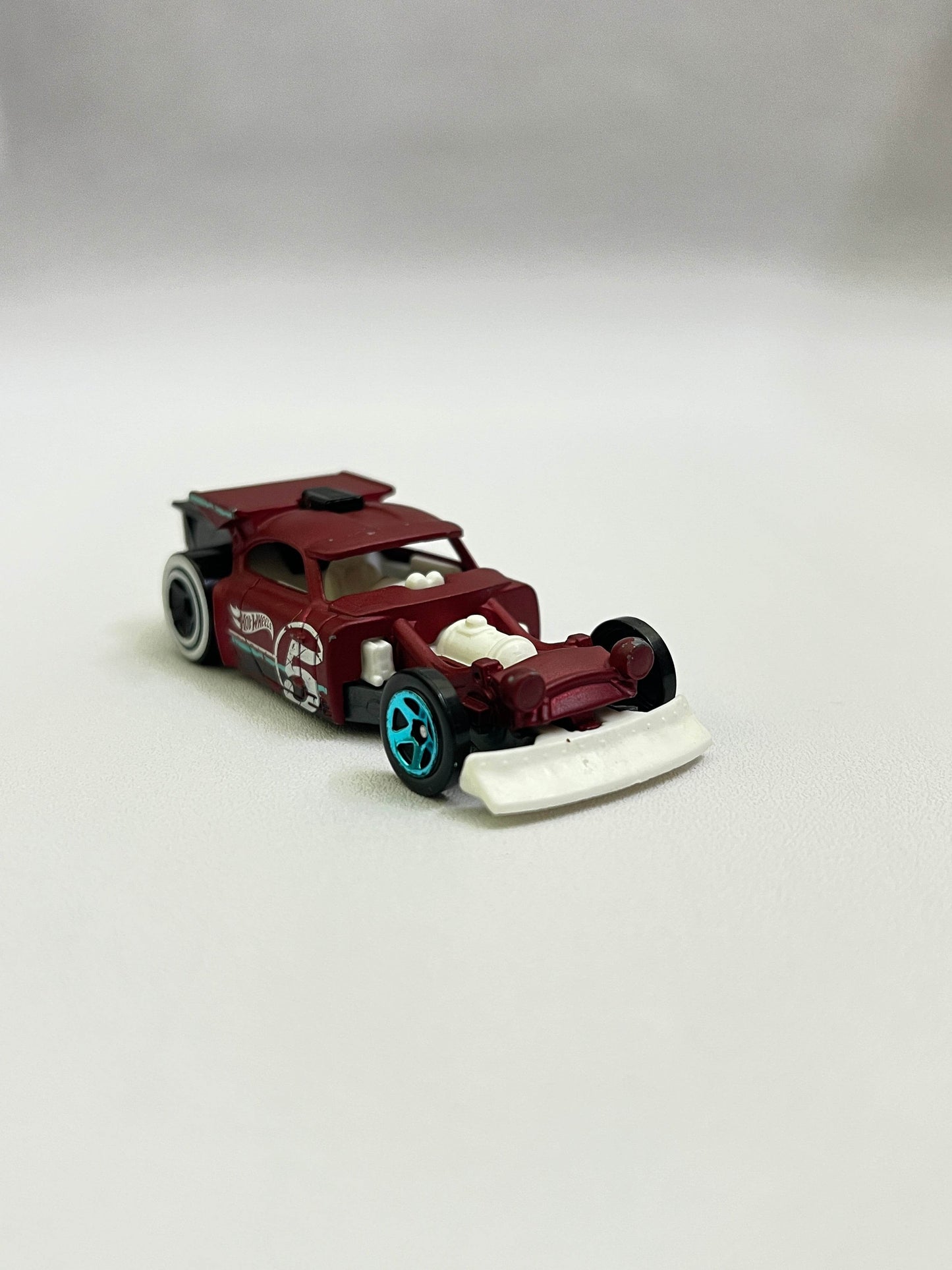 UNCARDED - MINOR PAINT ISSUE - ARISTO RAT - Its Fun