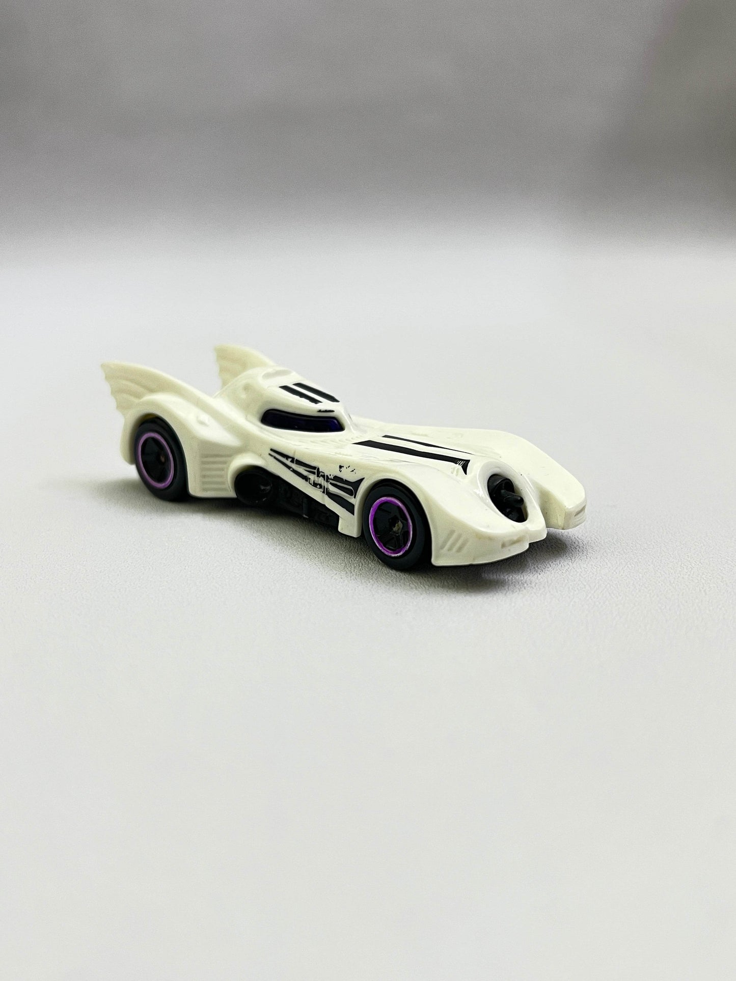 UNCARDED - MINOR PAINT ISSUE - BATMOBILE - Its Fun