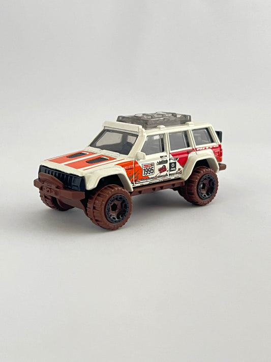 95 JEEP CHEROKEE - TREASURE HUNT - - UNCARDED - MINT - Its Fun