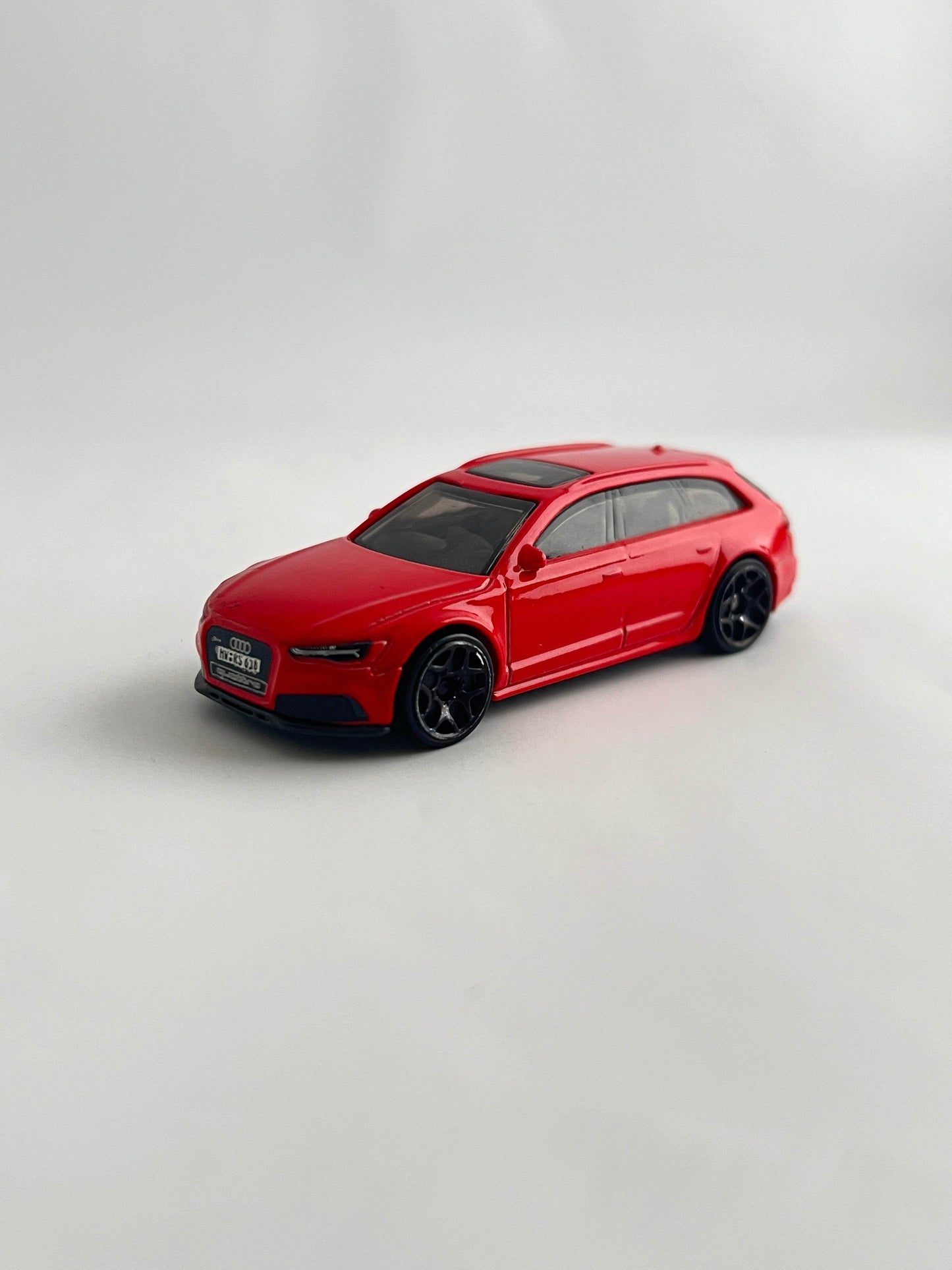 17 AUDI RS 6 AVANT - RED- UNCARDED - MINT CONDITION - Its Fun
