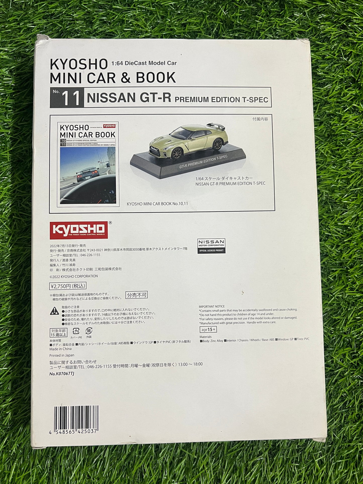 BOX BEND AS IN PIC - KYOSHO - MINI CAR AND BOOK - #11 NISSAN GT-R PREMIUM EDITION T-SPEC