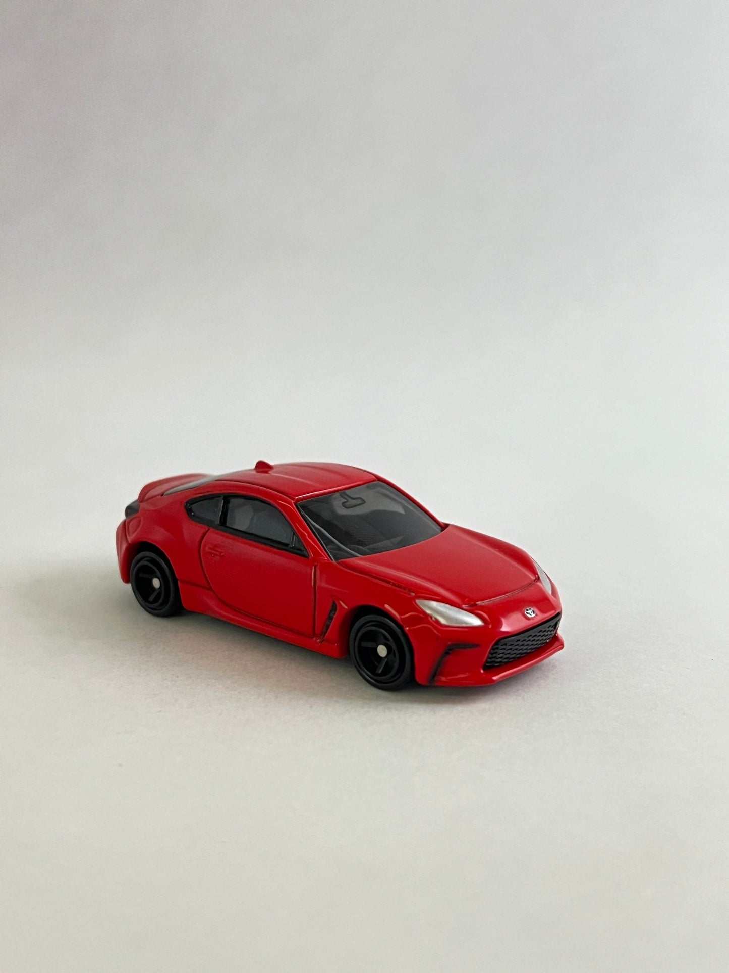 UNCARDED - TOMICA TOYOTA GR86 - WITH SUSPENSION - Its Fun