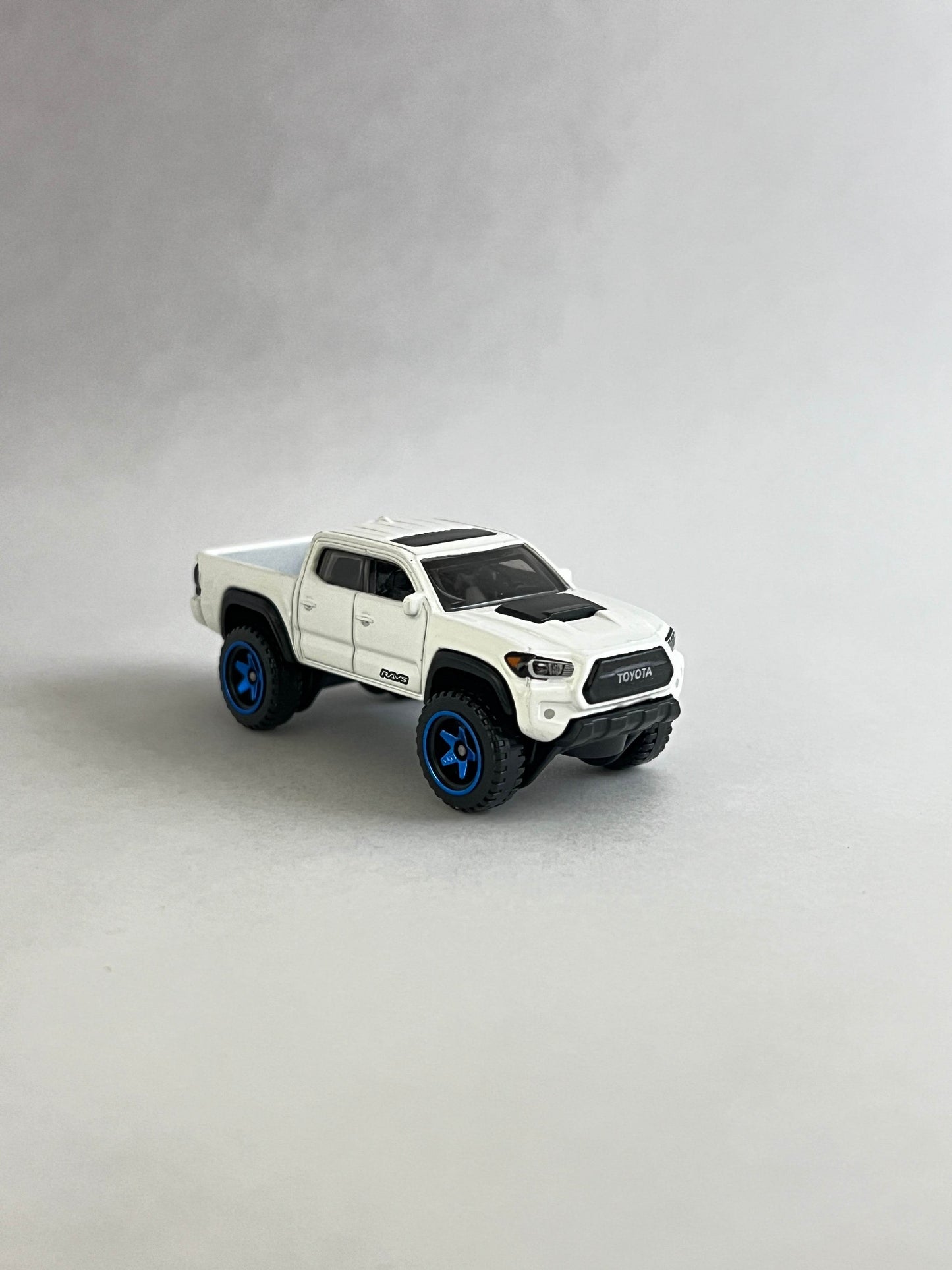 UNCARDED - 20 TOYOTA TACOMA - Its Fun