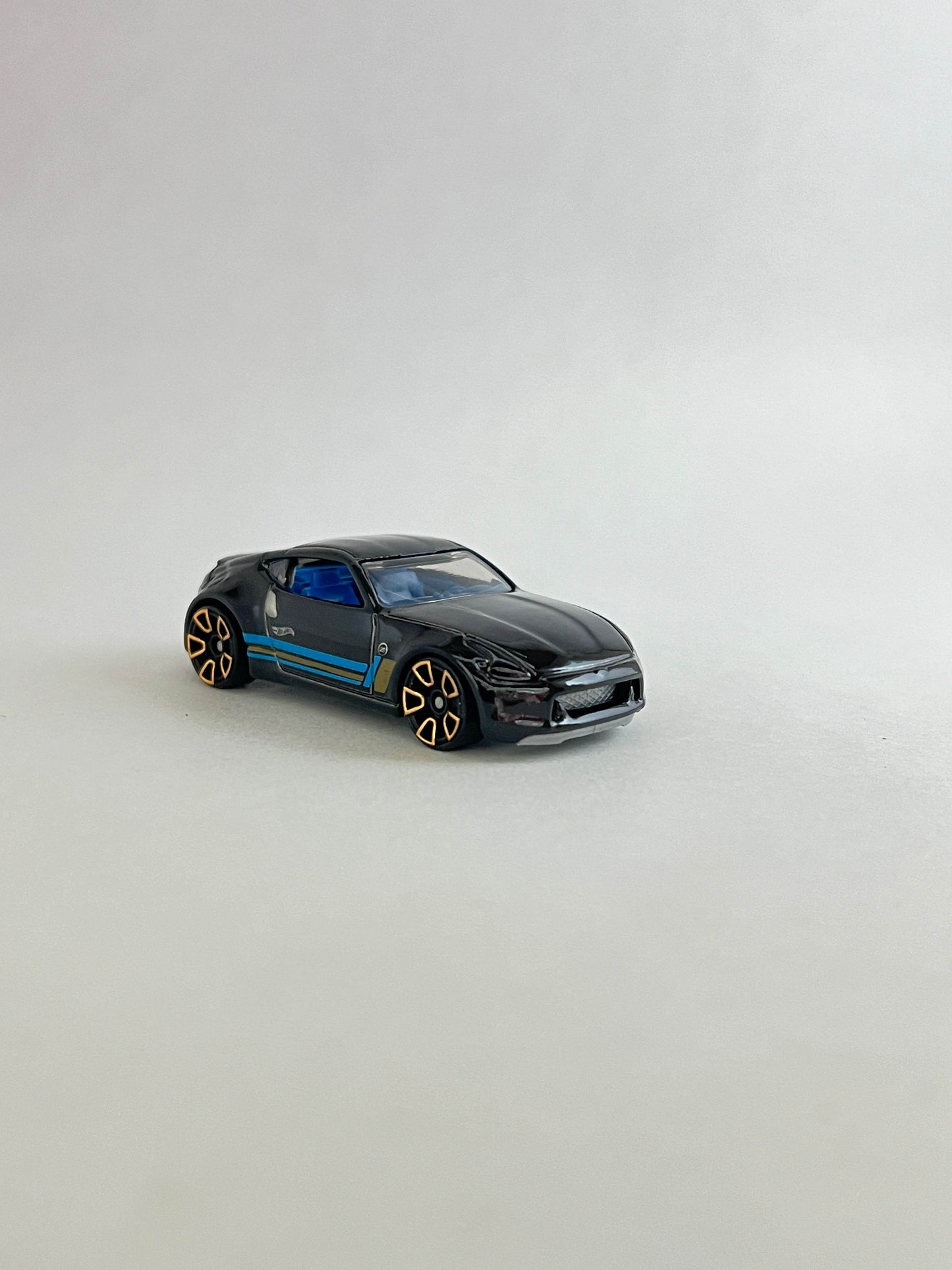UNCARDED - NISSAN 370Z - BLACK - Its Fun
