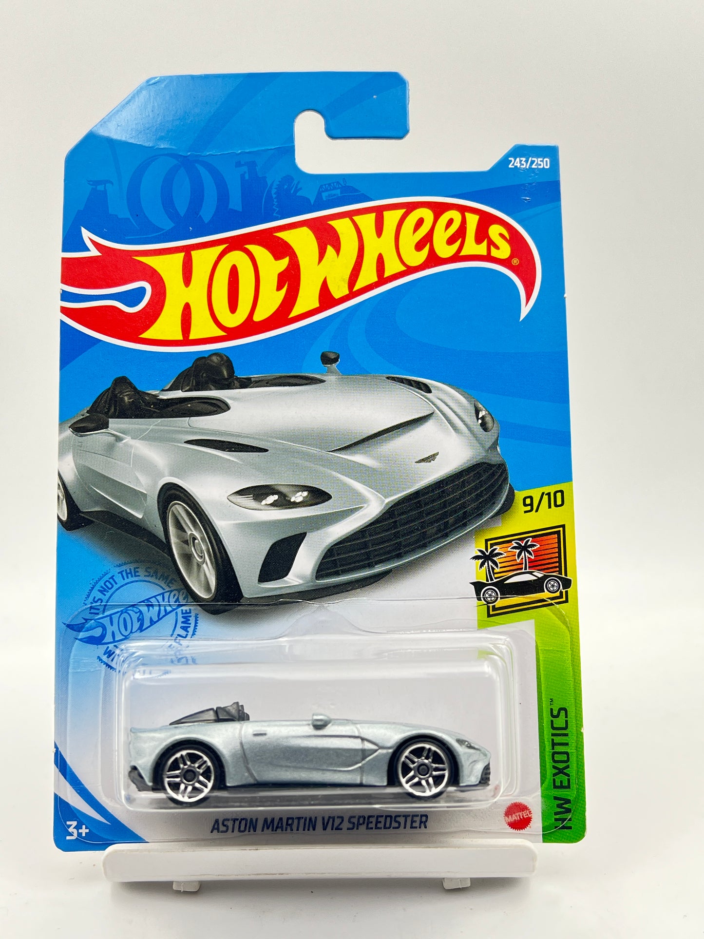 MILD CREASE - HOT WHEELS - ASTON MARTIN V12 SPEEDSTER - 9C