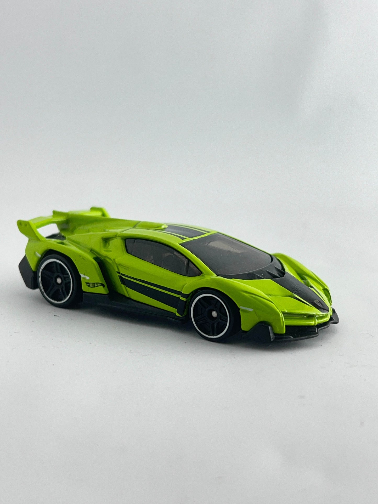 UNCARDED - LAMBORGHINI VENENO - SLIGHT SCRATCH ON WINDSHIELD - Its Fun