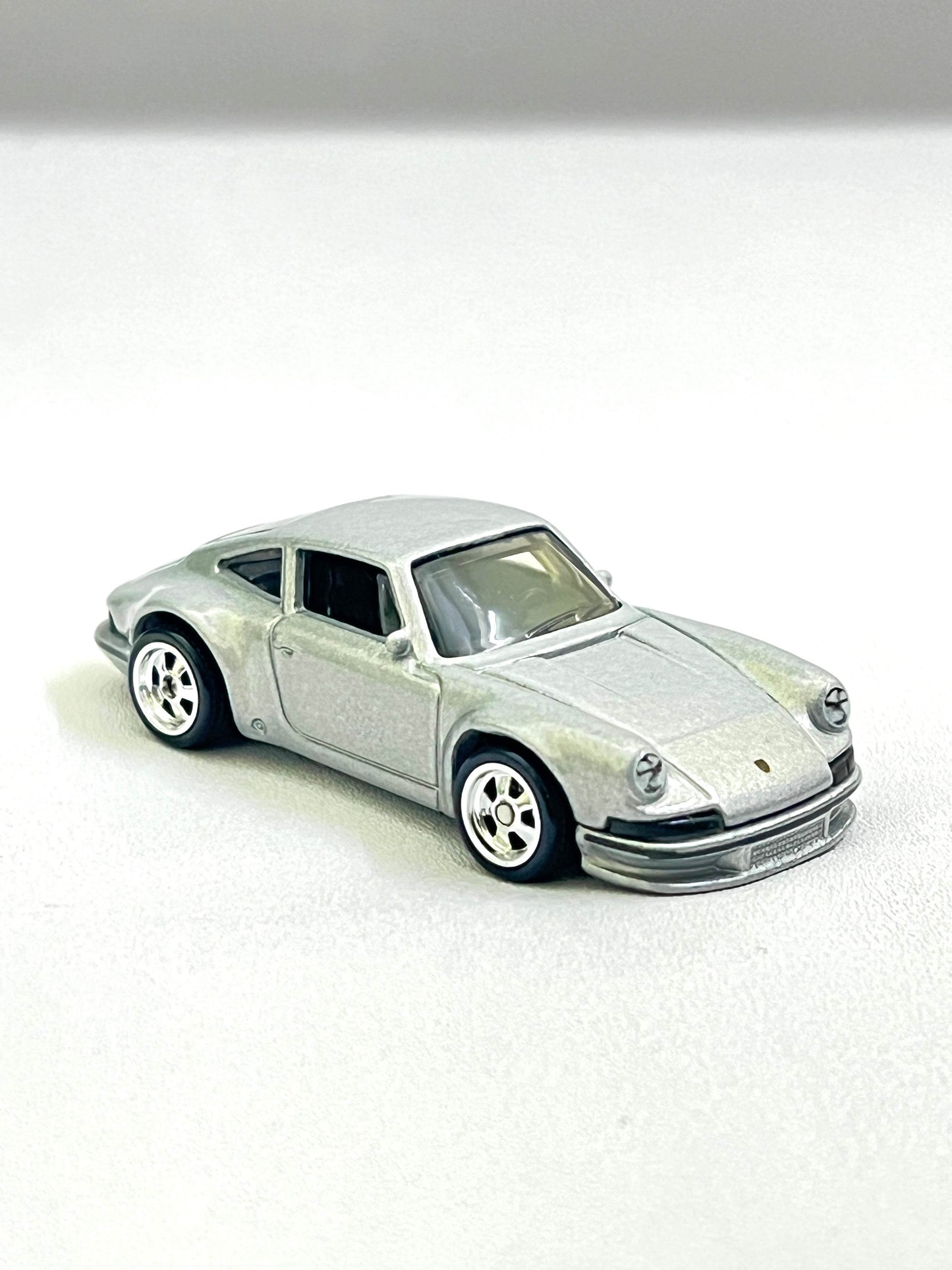 UNCARDED - HOTWHEELS PREMIUM - 71 PORSCHE 911 - Its Fun