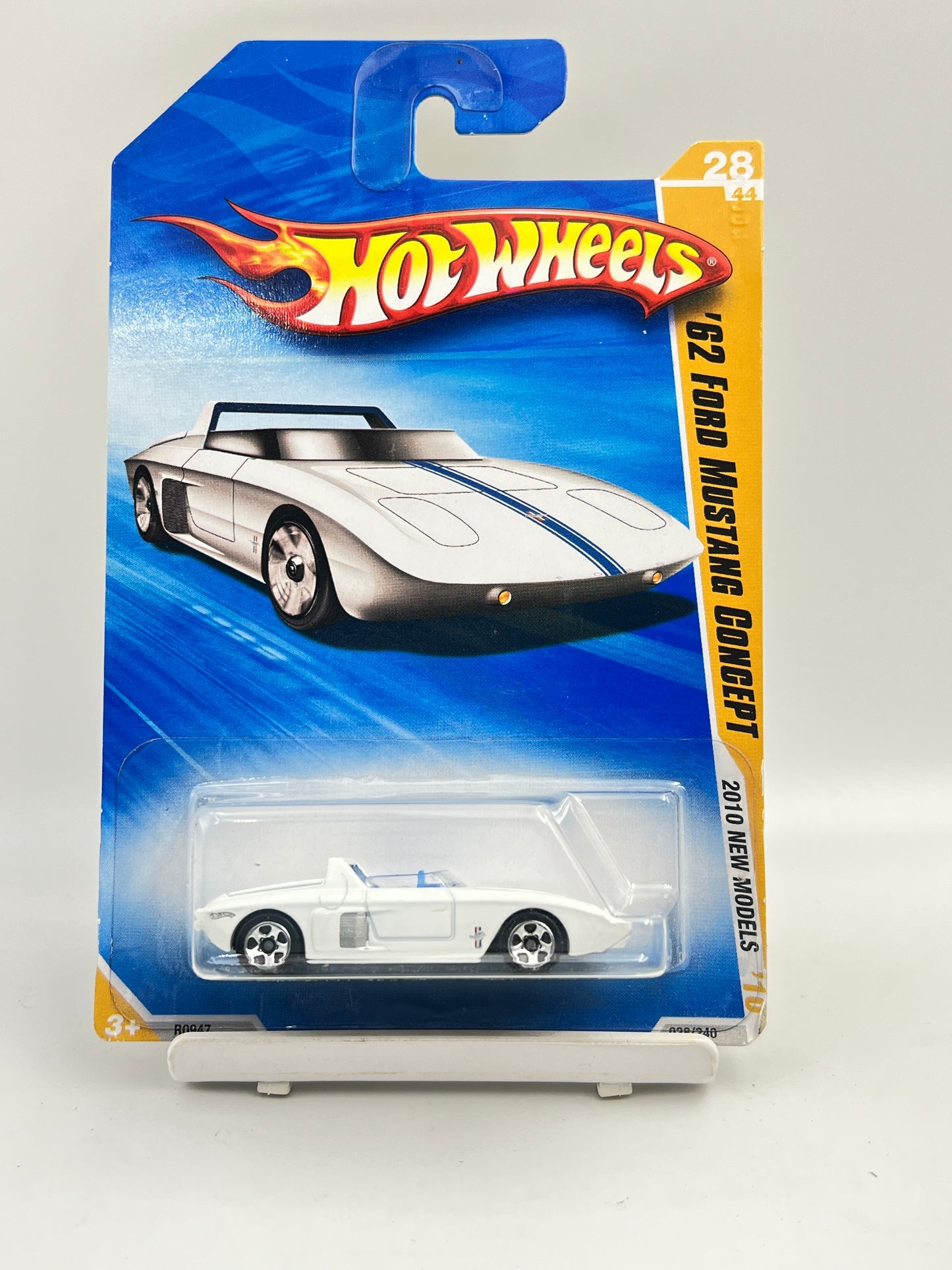 IMPORTED - HOT WHEELS - 62 FORD MUSTANG CONCEPT - WHITE - 1A