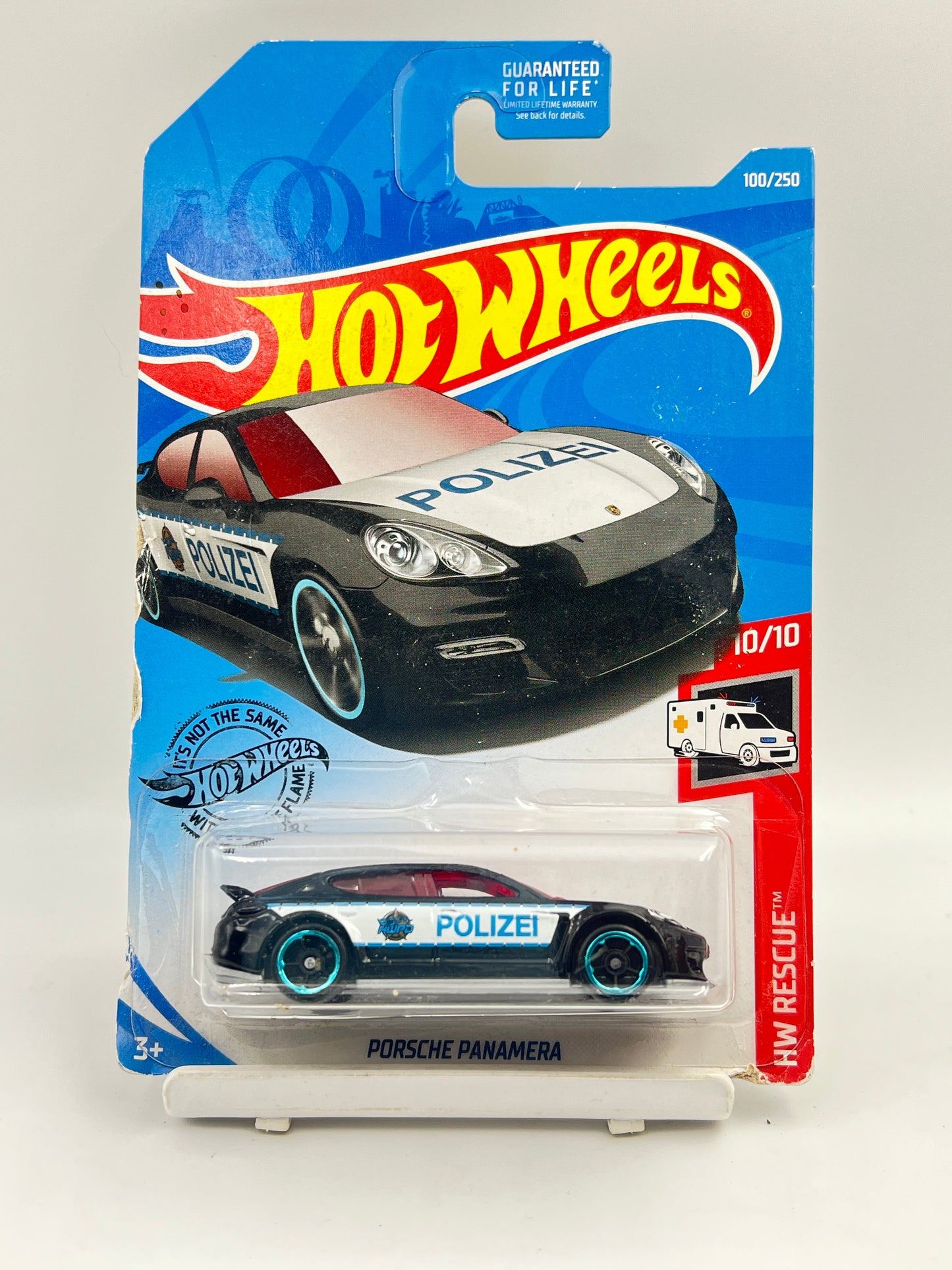 MILD CARD DAMAGE - HOT WHEELS - PORSCHE PANAMERA - 3B