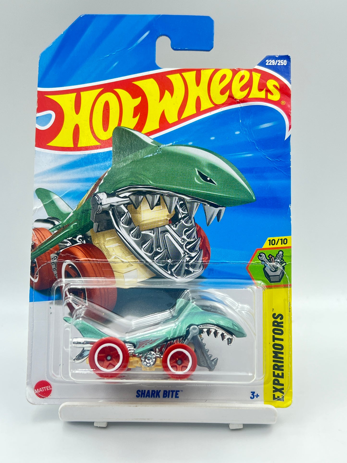 CREASED - TREASURE HUNT - HOT WHEELS - SHARK BITE - 2D
