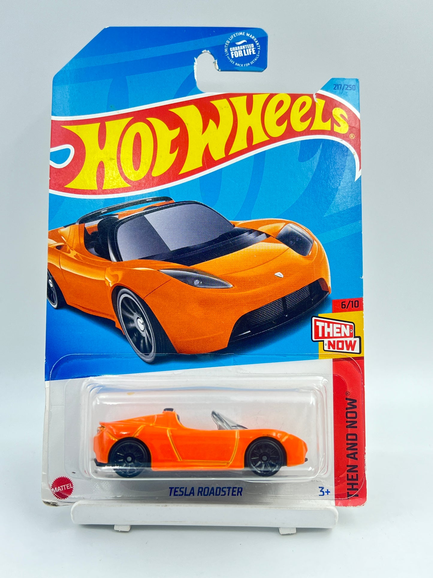SOFT CORNERS - ( CARD AS IN PIC ) - IMPORTED - HOT WHEELS - TESLA ROADSTER - 3A