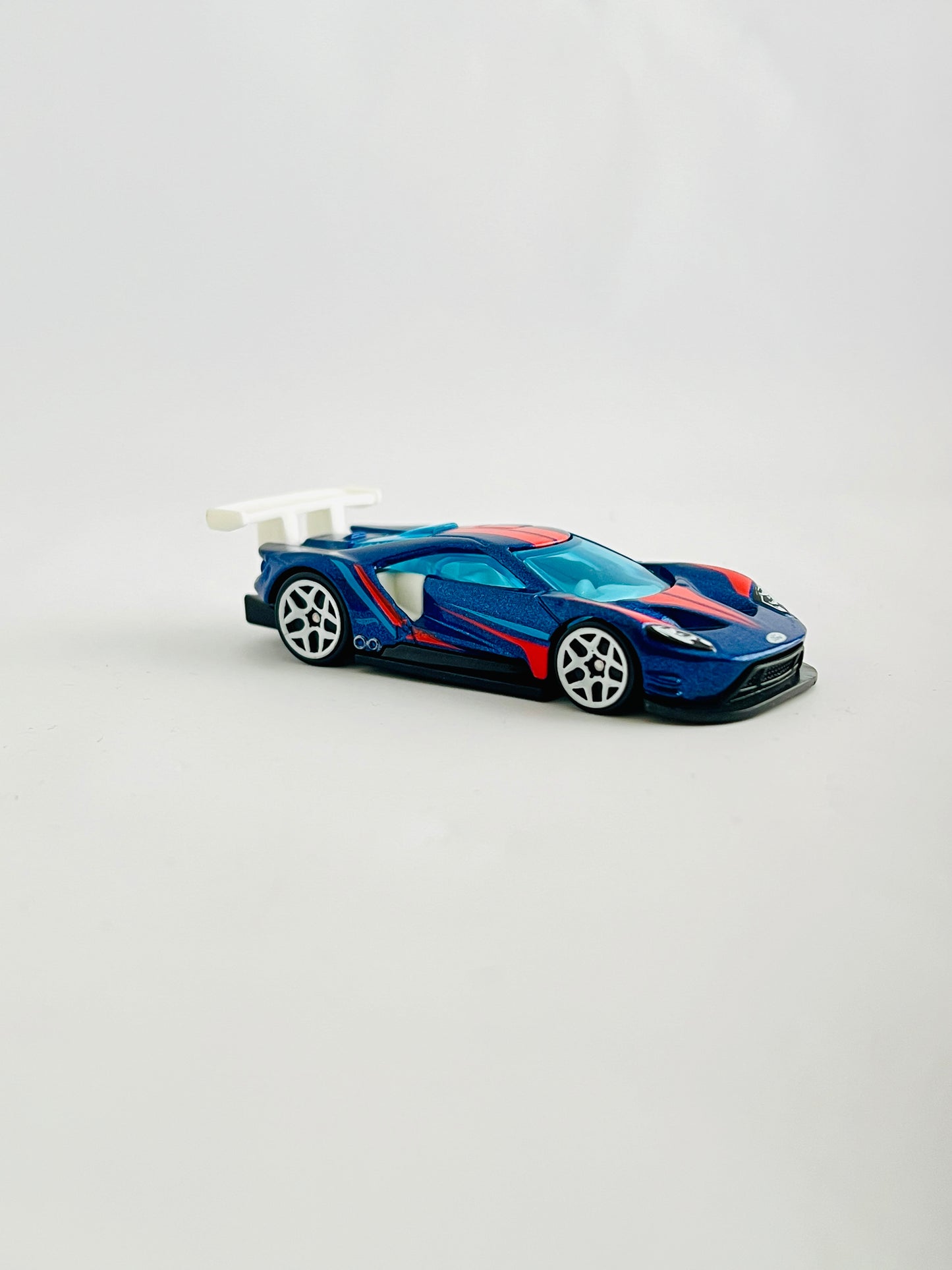 HW 2016 FORD GT RACE -- MINT CONDITION - Its Fun- Hot wheels - matchbox - diecast