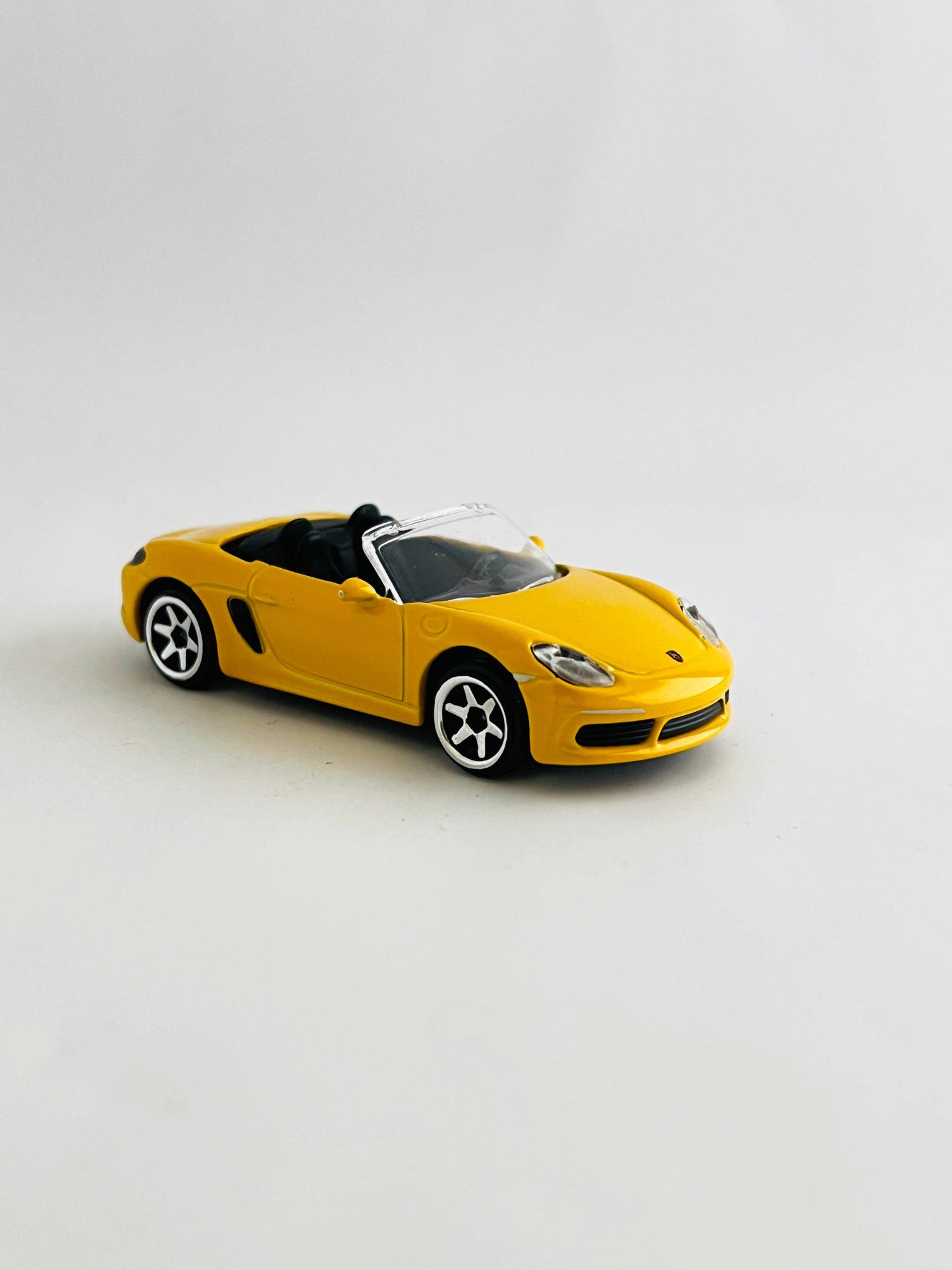 UNCARDED - MAJORETTE - PORSCHE 718 BOXTER WITH SUSPENSION - YELLOW - Its Fun