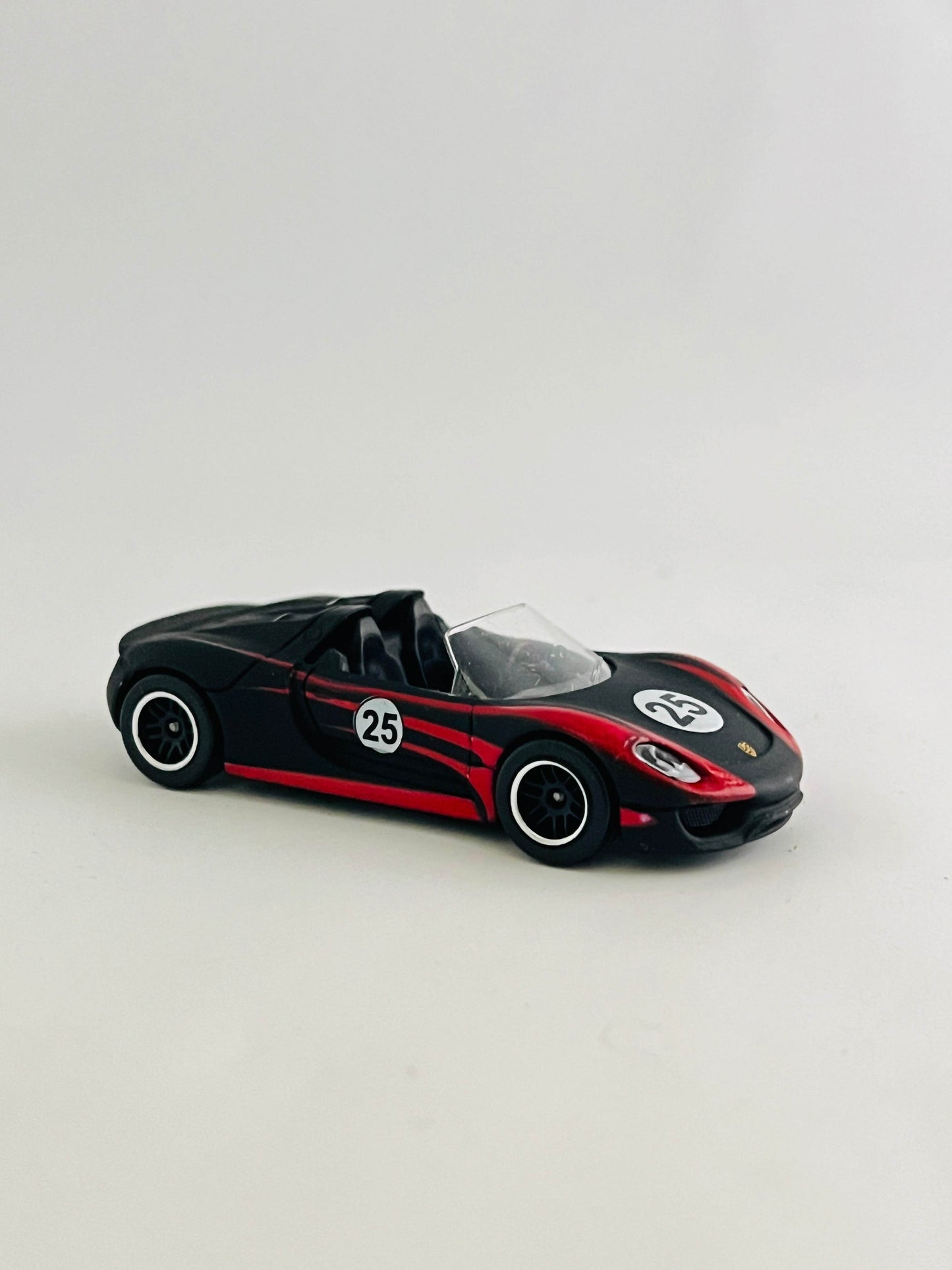 UNCARDED - MAJORETTE - PORSCHE 918 SPYDER - MATTE BLACK AND RED - Its Fun