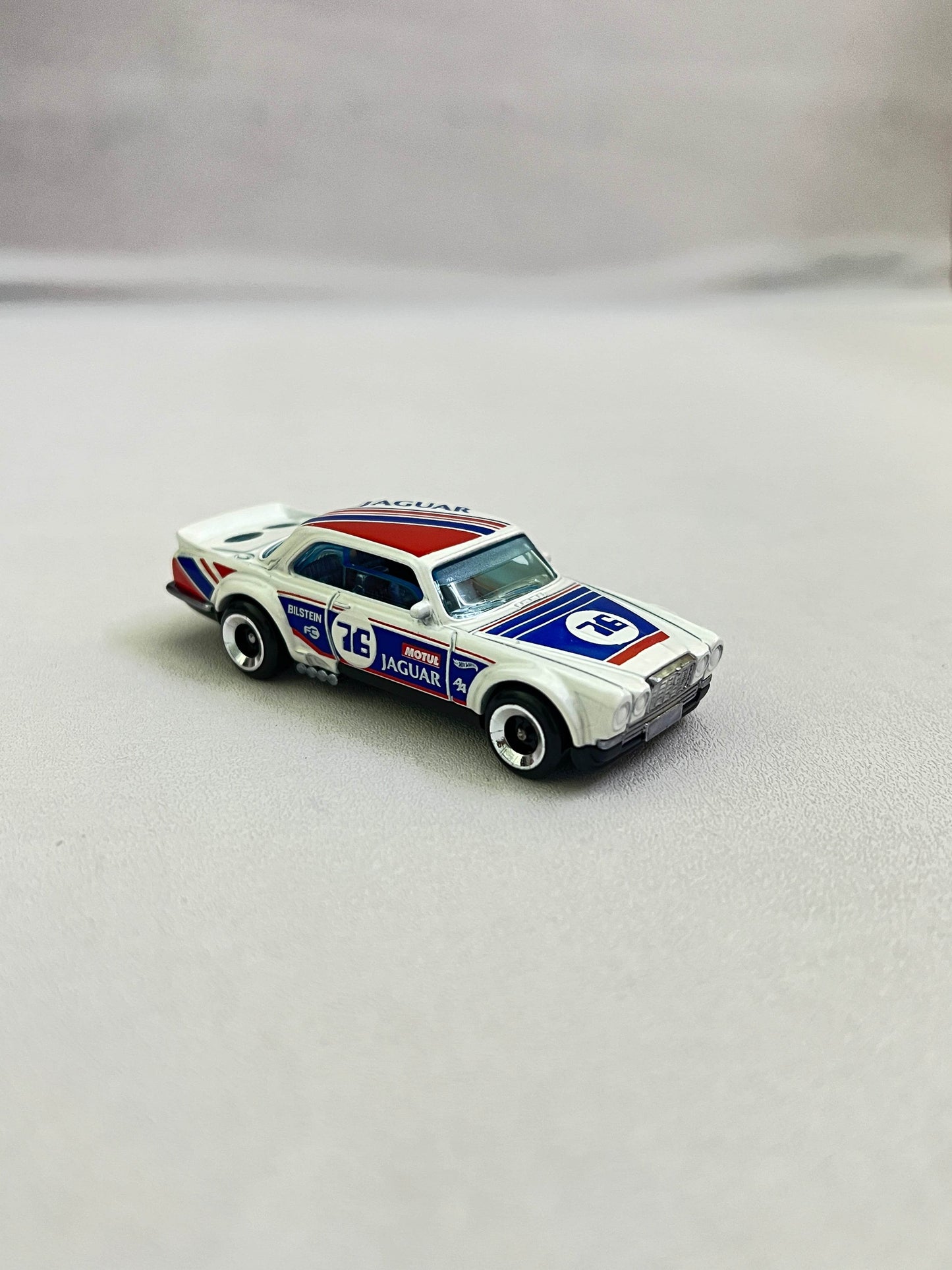 UNCARDED - JAGUAR XJC V12 - Its Fun