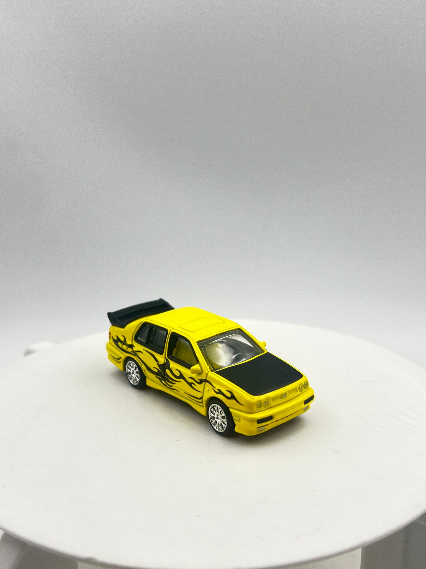 UNCARDED - RACING CHAMPIONS BRAND - 1995 VOLKSWAGEN JETTA - YELLOW