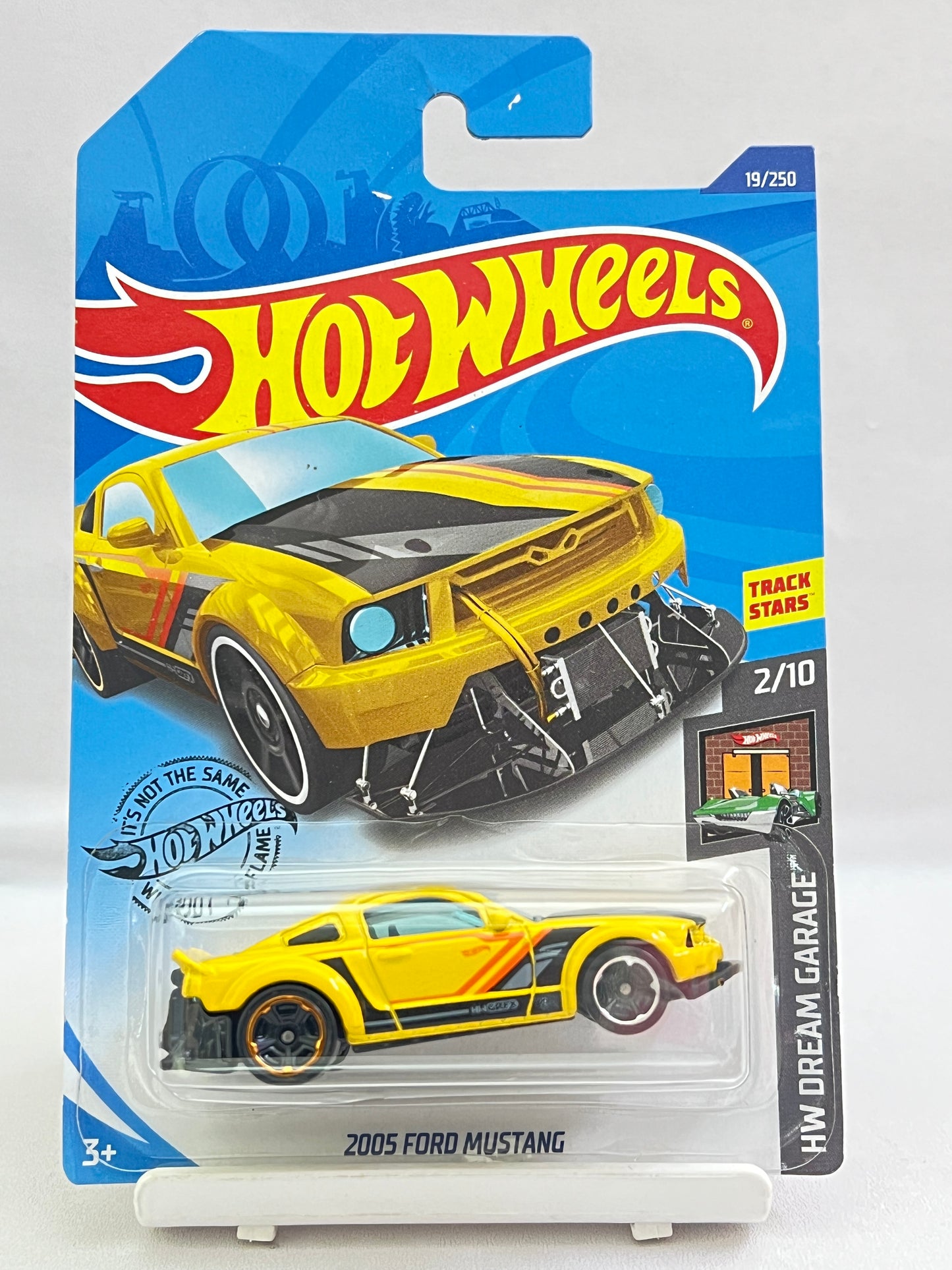 HOT WHEELS - 2005 FORD MUSTANG - WITH SPECIAL FEATURE - 6C