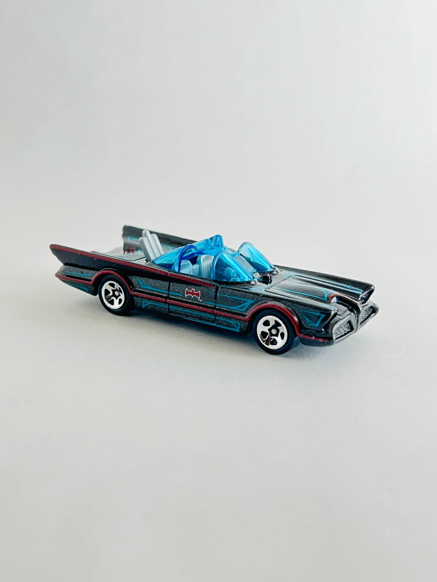 UNCARDED - TV SERIES BATMOBILE - Its Fun