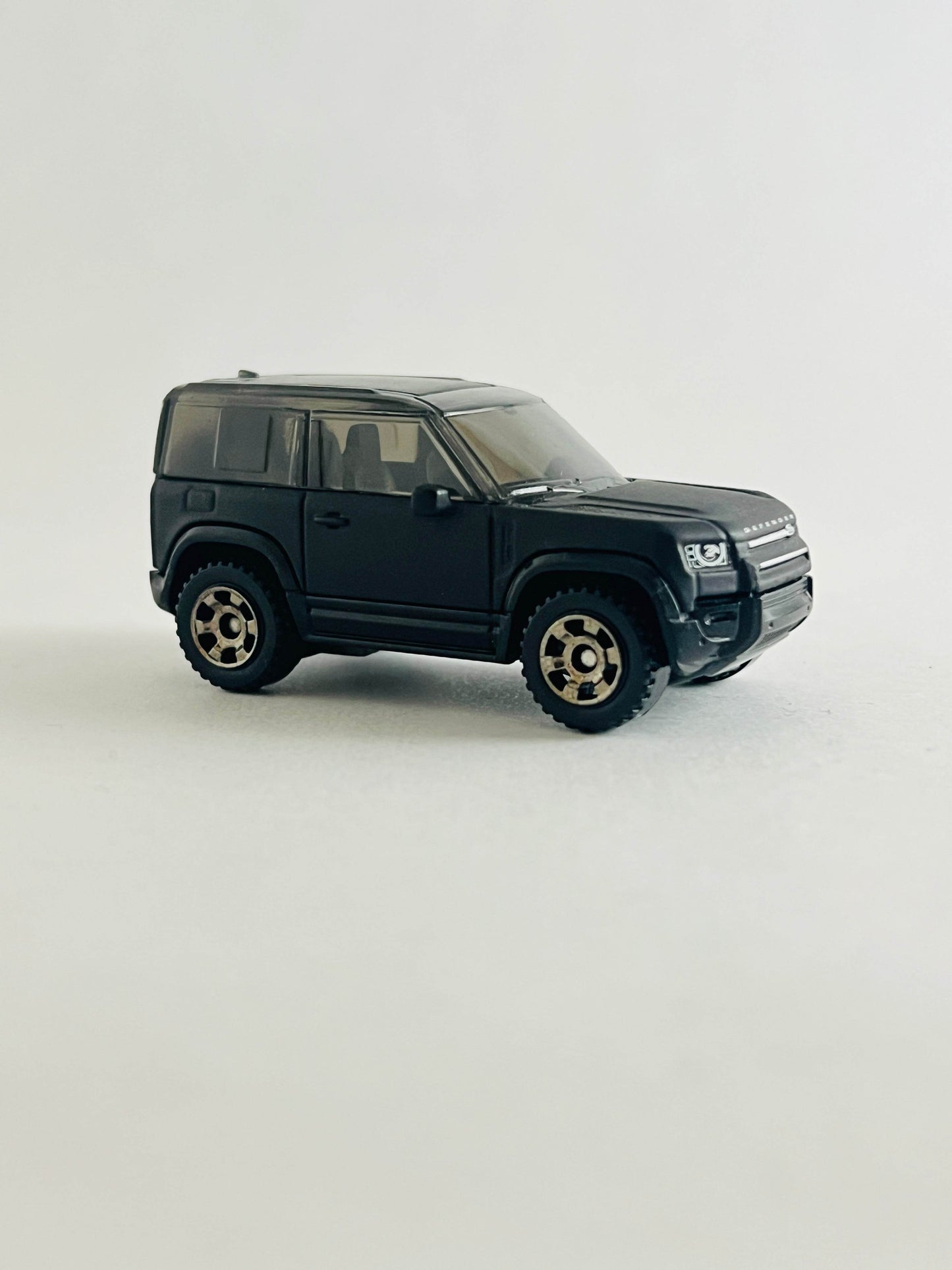 UNCARDED - MATCHBOX 2020 LANDROVER DEFENDER - Its Fun