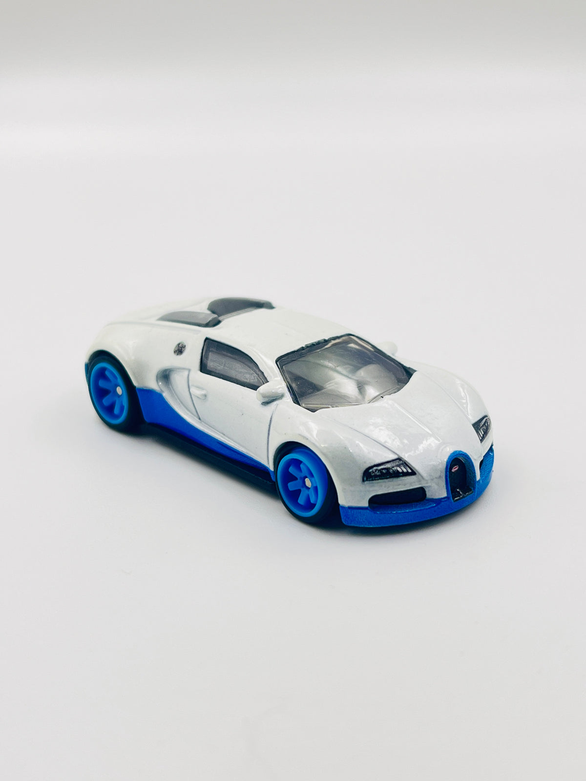 UNCARDED - PREMIUM BUGATTI VEYRON (FULL METAL WITH RUBBER TYRES)