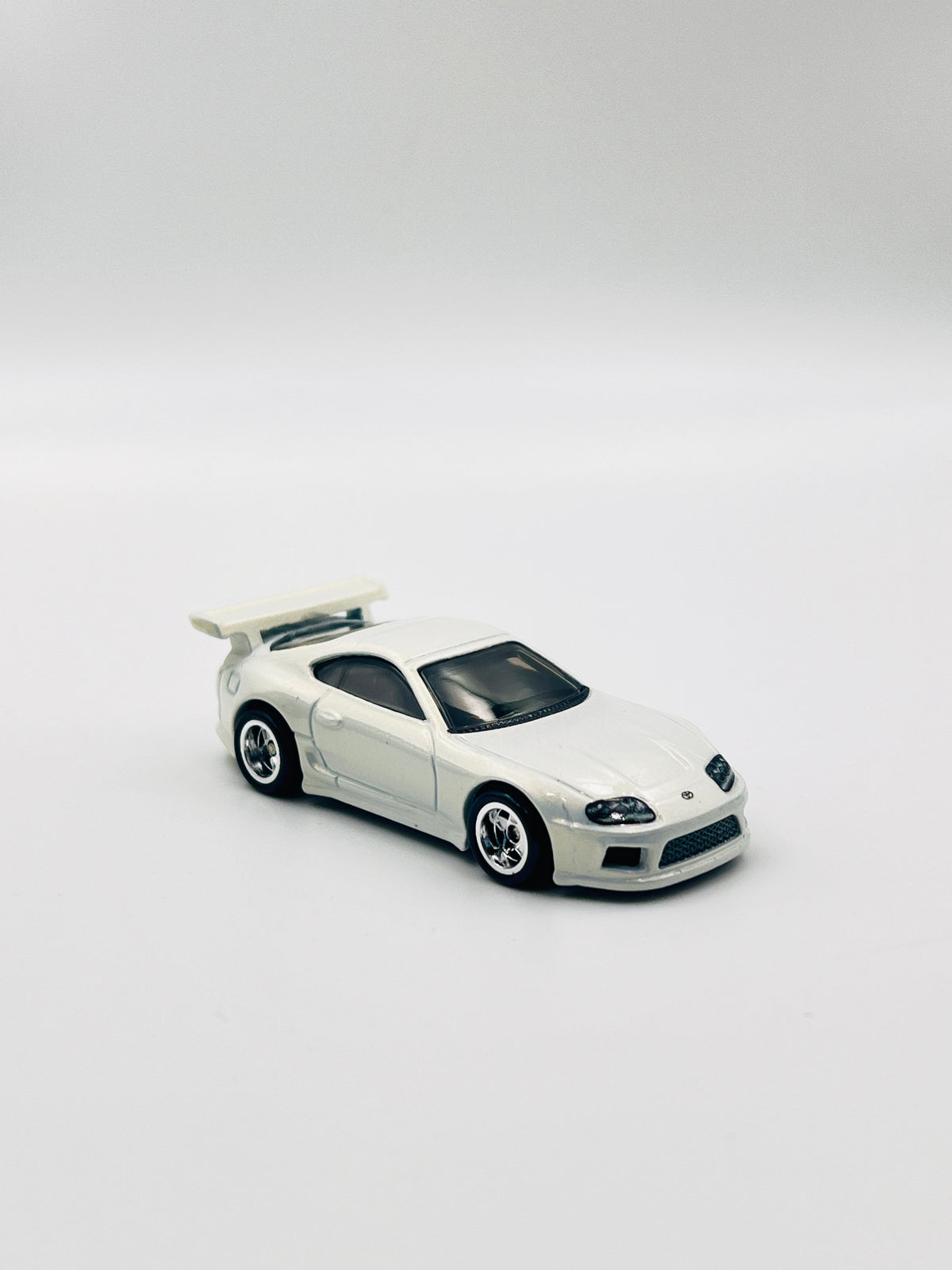 UNCARDED (FULL METAL / RUBBER WHEELS ) - HOT WHEELS - PREMIUM - 1994TOYOTA SUPRA