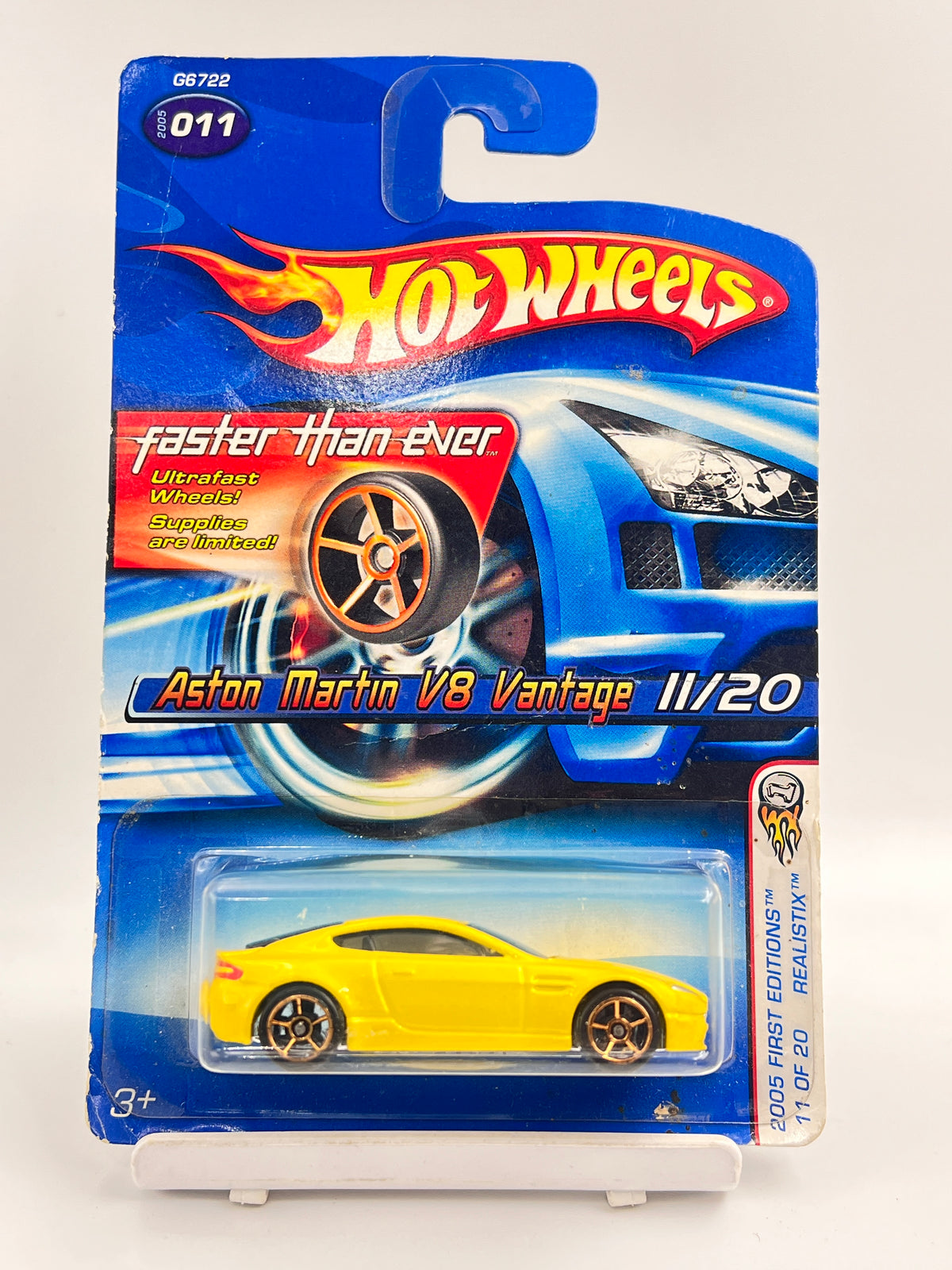 IMPORTED - HOT WHEELS - ASTON MARTIN V8 VANTAGE - YELLOW - C2