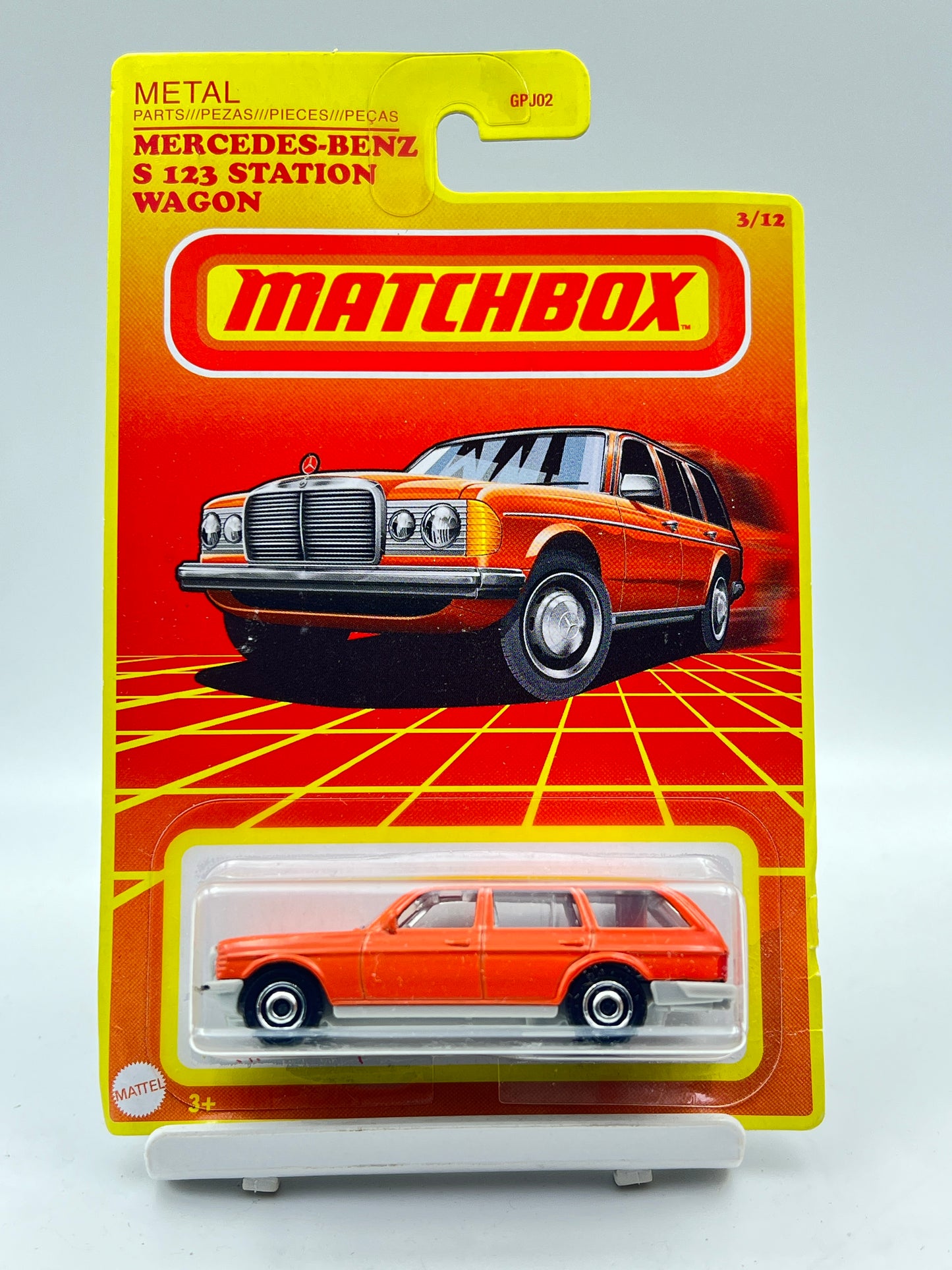 SOFT CORNERS - MATCHBOX - MERCEDES BENZ S 123 STATION WAGON - ORANGE - 2F