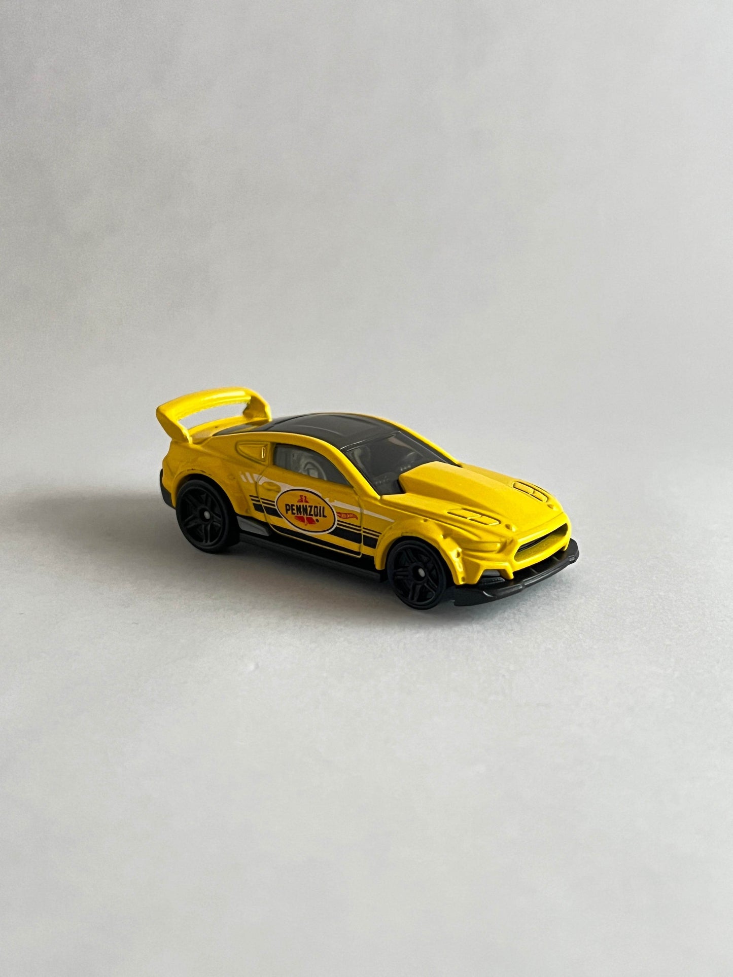 UNCARDED - HOTWHEELS - CUSTOM 15 FORD MUSTANG - Its Fun