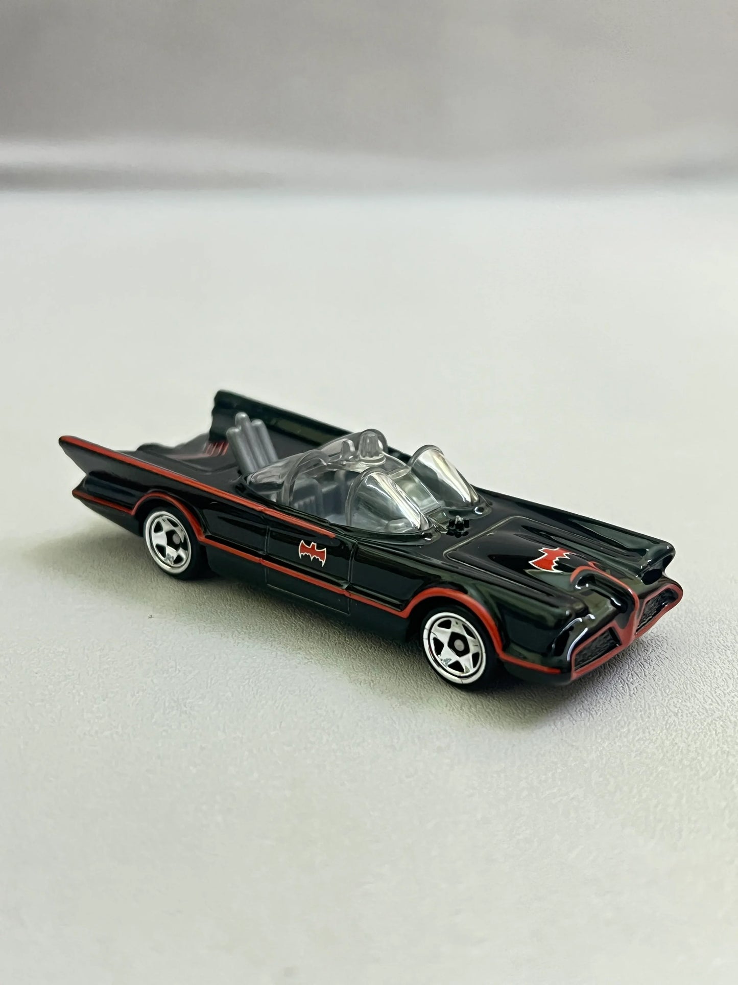 UNCARDED - TV SERIES BATMOBILE - FULL METAL - Its Fun