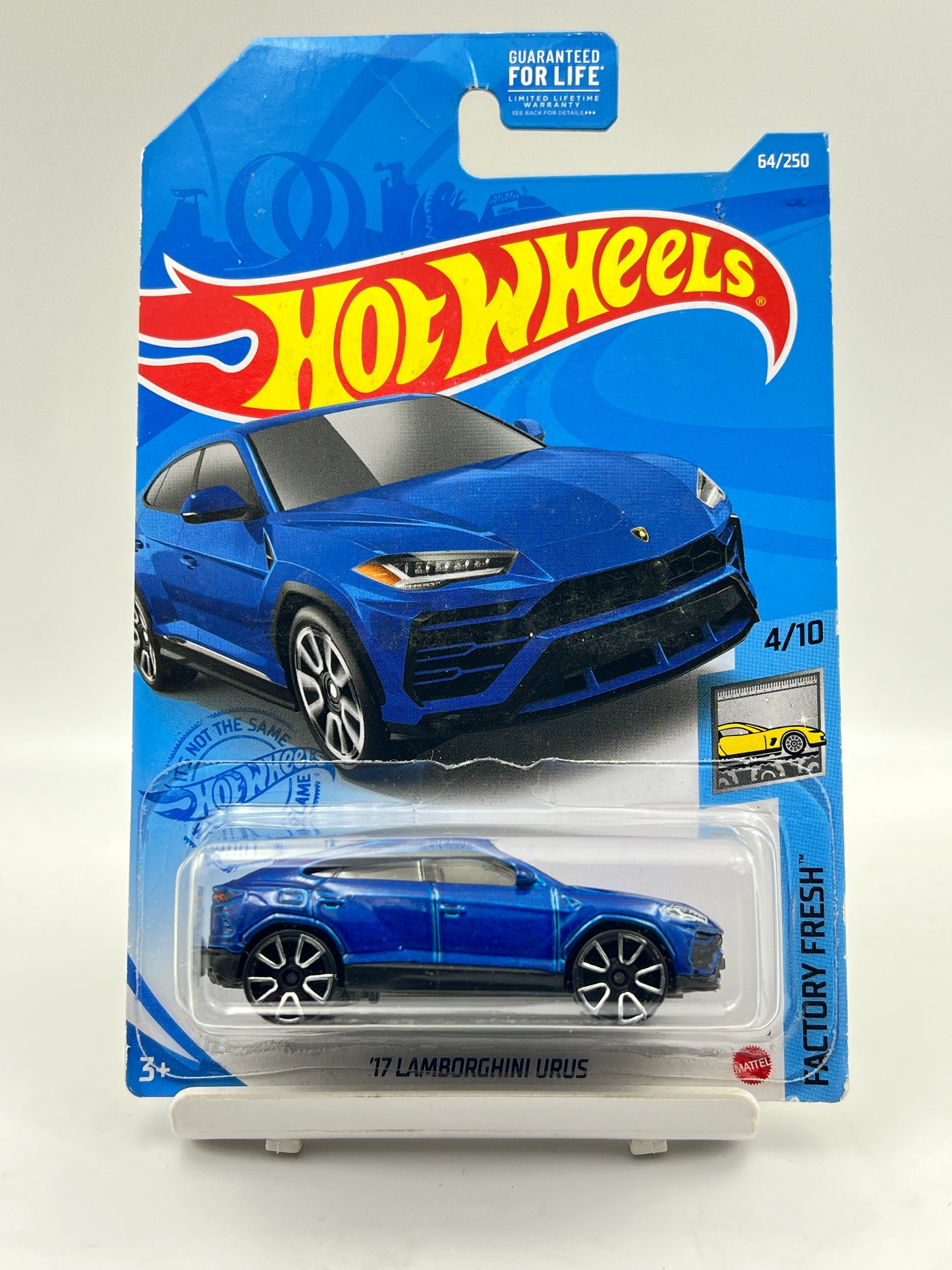 MILD CREASE - IMPORTED - HOT WHEELS - 17 LAMBORGHINI URUS - BLUE - 4D