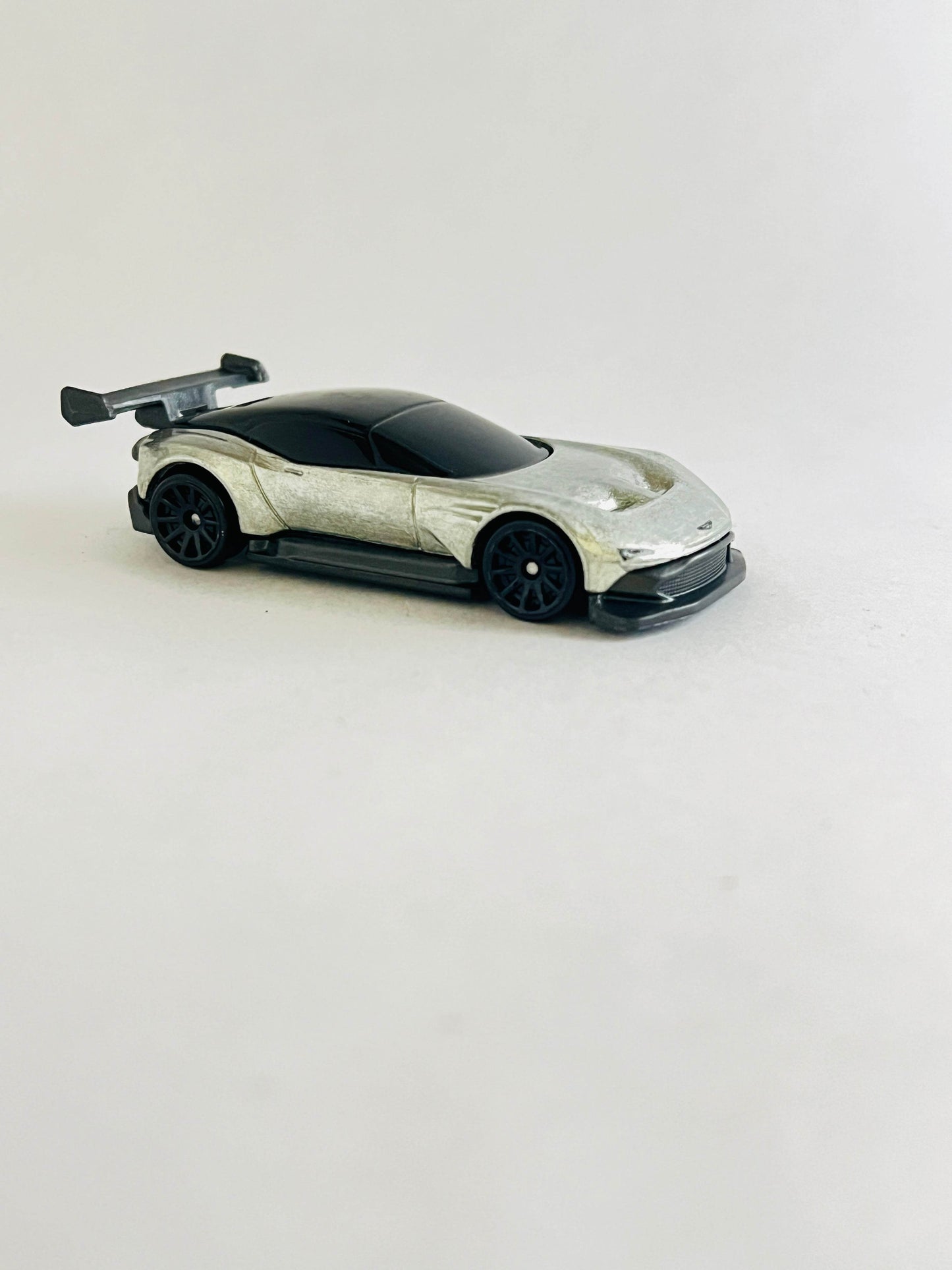 ZAMAC - UNCARDED - ASTON MARTIN VULCAN - Its Fun