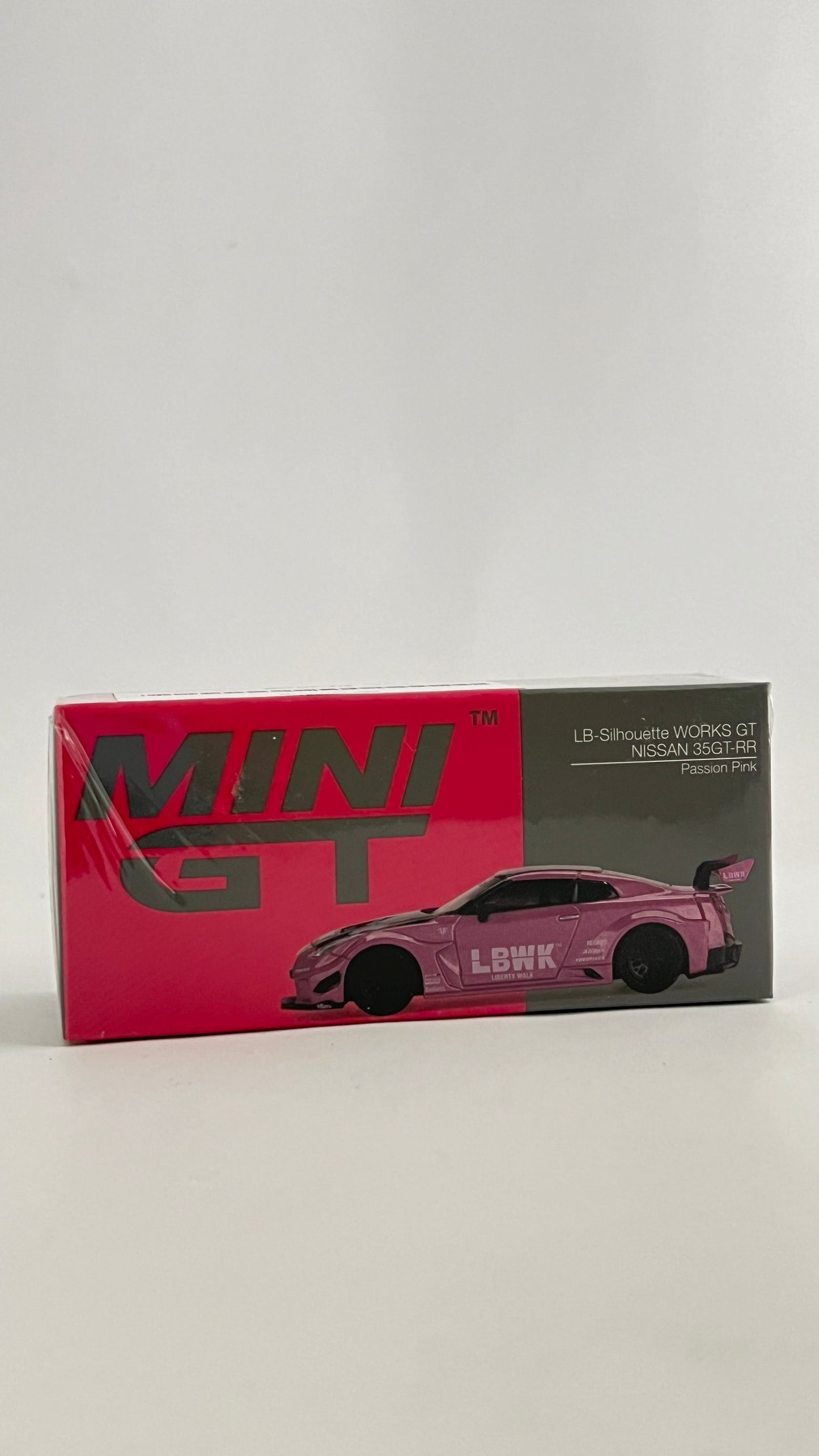 MINI GT - LB SILHOUETTE WORKS GT NISSAN 35GT-RR (PASSION PINK) - FULLY SEALED NEW - Its Fun- Hot wheels - matchbox - diecast