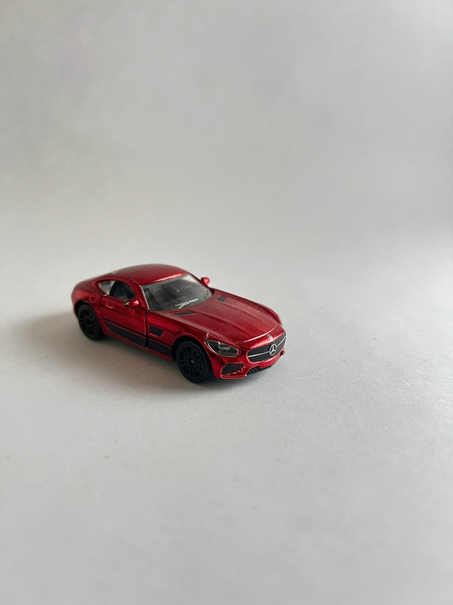 UNCARDED MAJORETTE MERCEDES AMG GT - RED OPEANABLE DOOR (1 OR 2 MINOR SCRATCH) - Its Fun