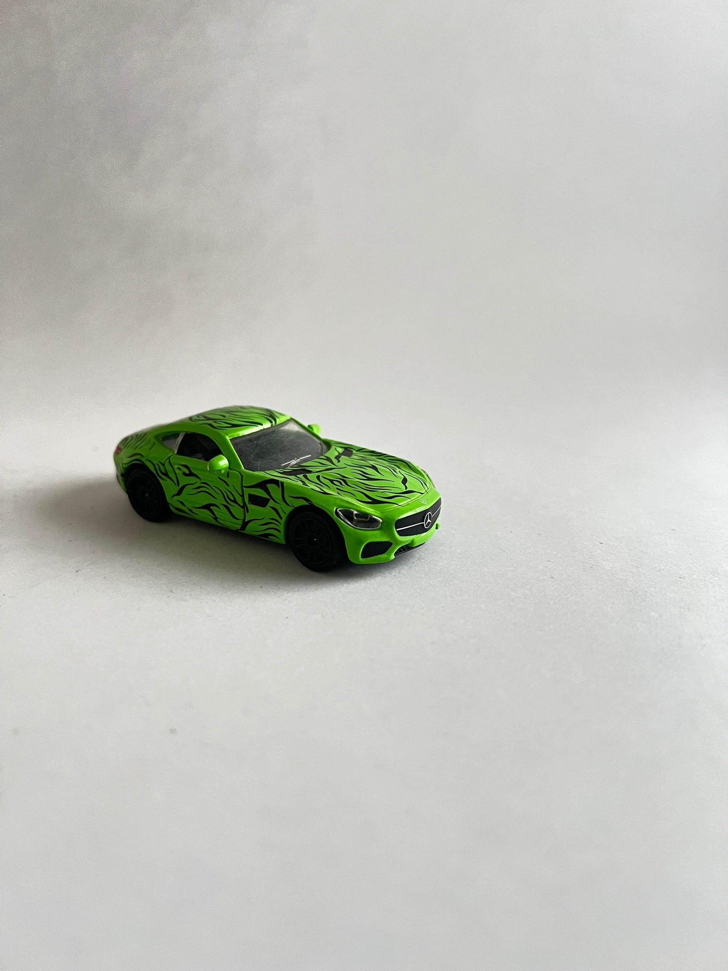 UNCARDED MAJORETTE MERCEDES AMG GT - GREEN OPEANABLE DOOR - Its Fun