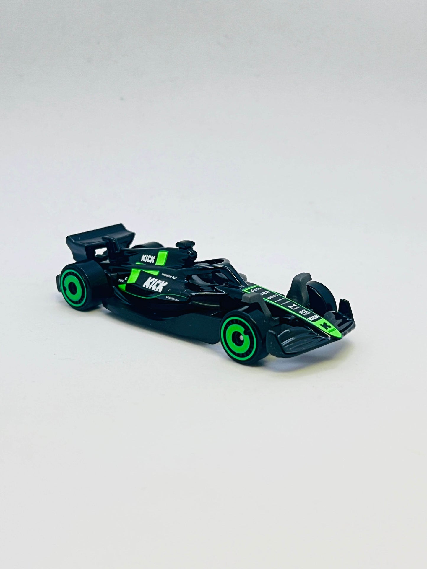 UNCARDED - HOTWHEELS F1 - KICK SAUBER F1 TEAM - MAINLINE - Its Fun