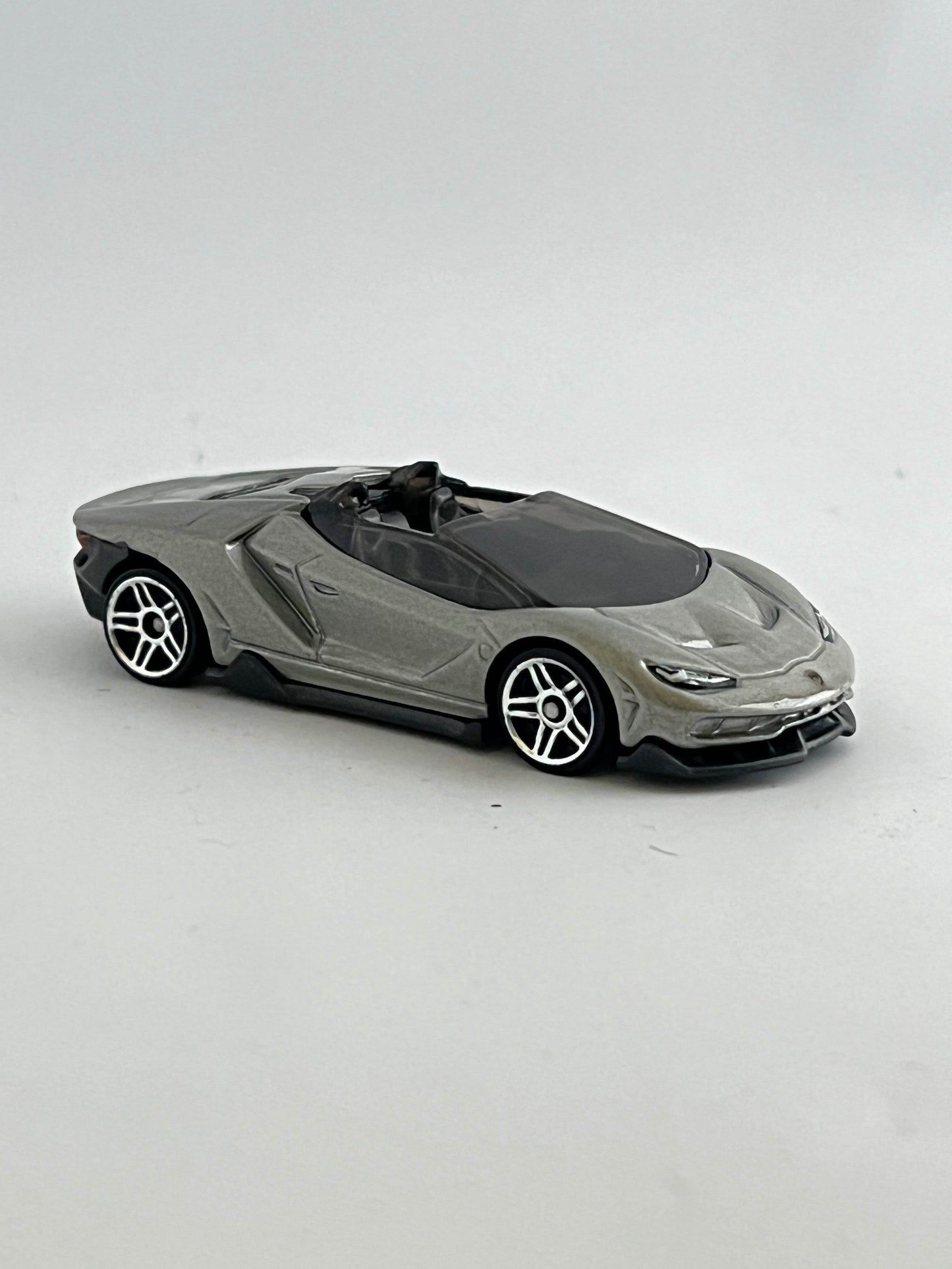 HW - 17 LAMBORGHINI CENTENARIO ROADSTER - Its Fun
